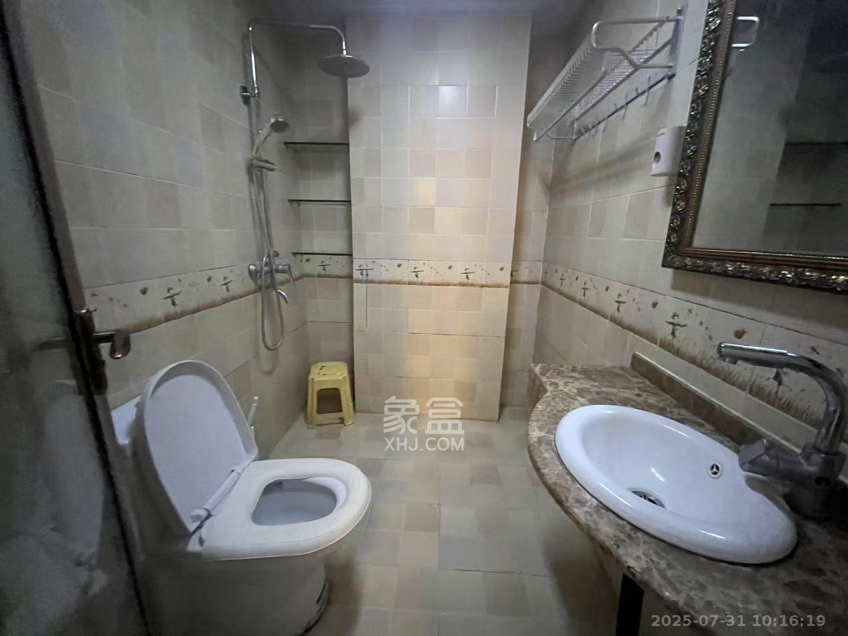 福乐凯公寓 3室2厅2卫 3500.0元/月 福乐凯公寓 3室2厅2卫 3500.0元/月室内图