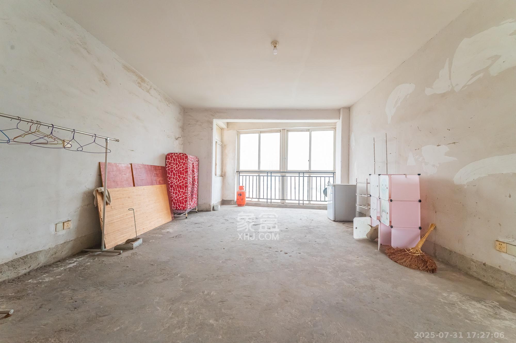 幸福洋房 4室2厅2卫 105.0万 幸福洋房 4室2厅2卫 105.0万客厅