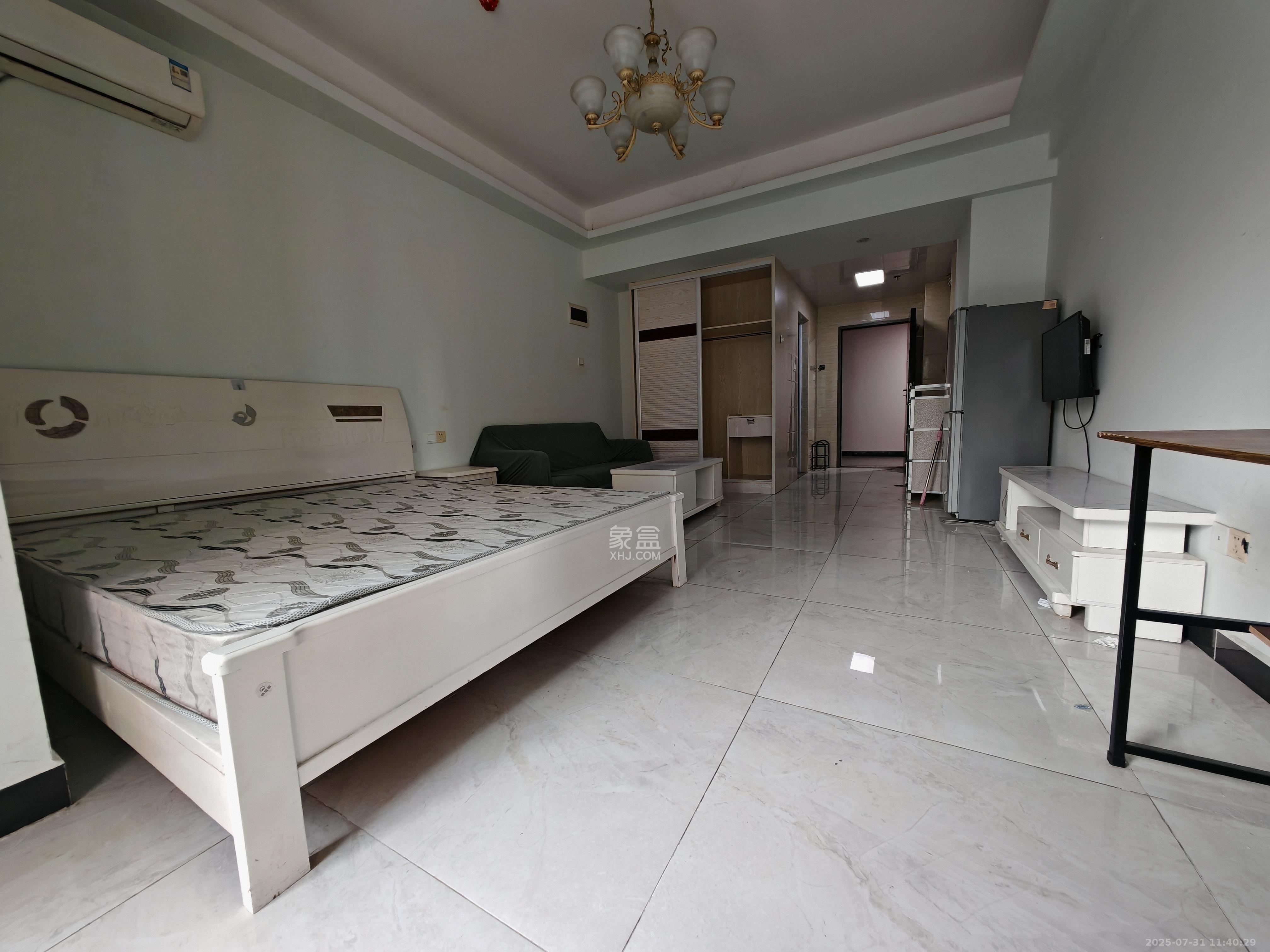 新世界广场  1室1厅1卫    1500.0元/月室内图