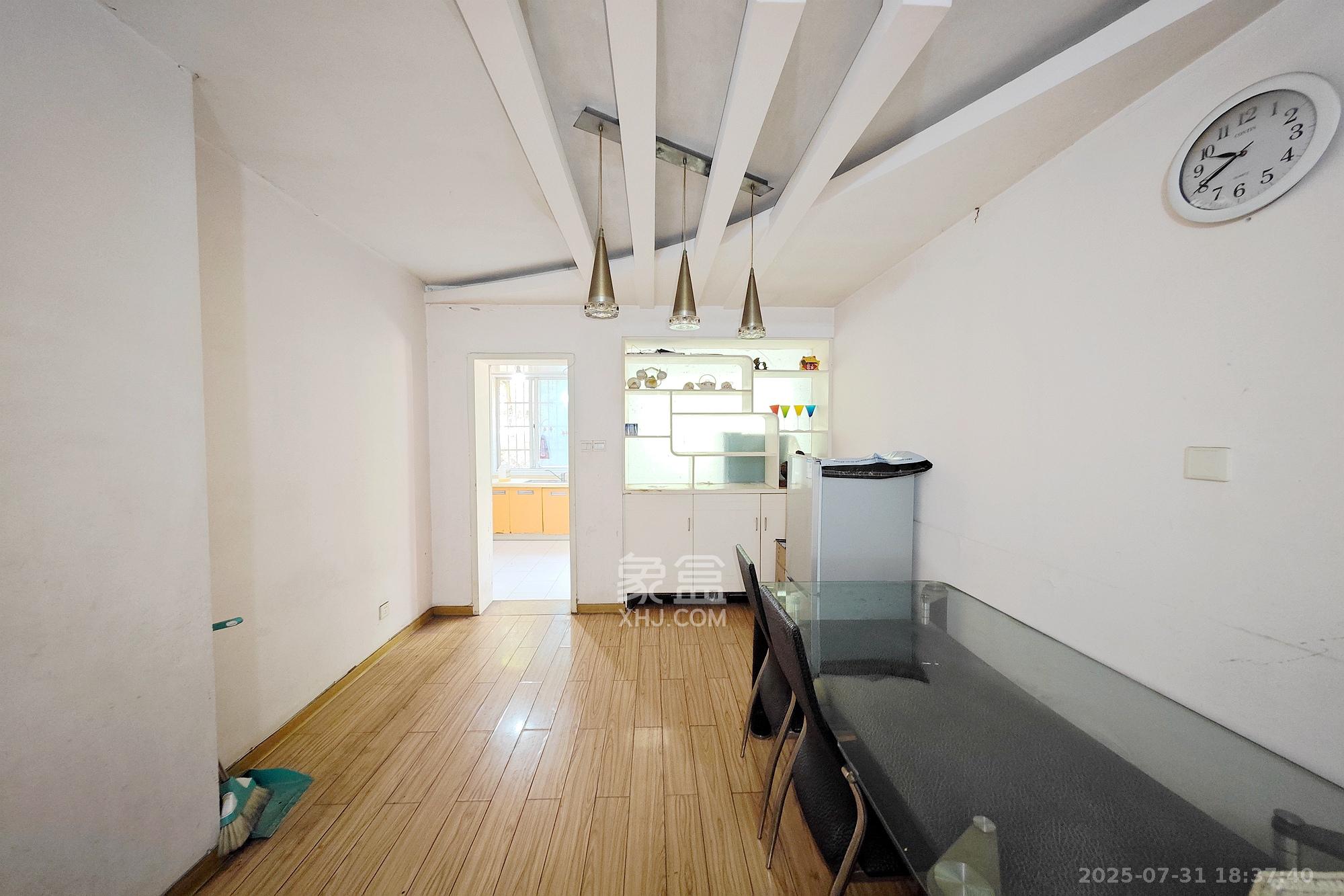 福乐康城  3室2厅2卫    82.8万客厅