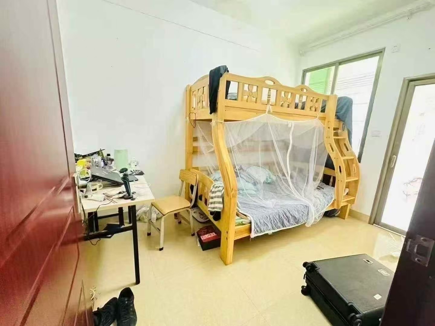 艺园小区 3室2厅1卫 78.0万 艺园小区 3室2厅1卫 78.0万客厅