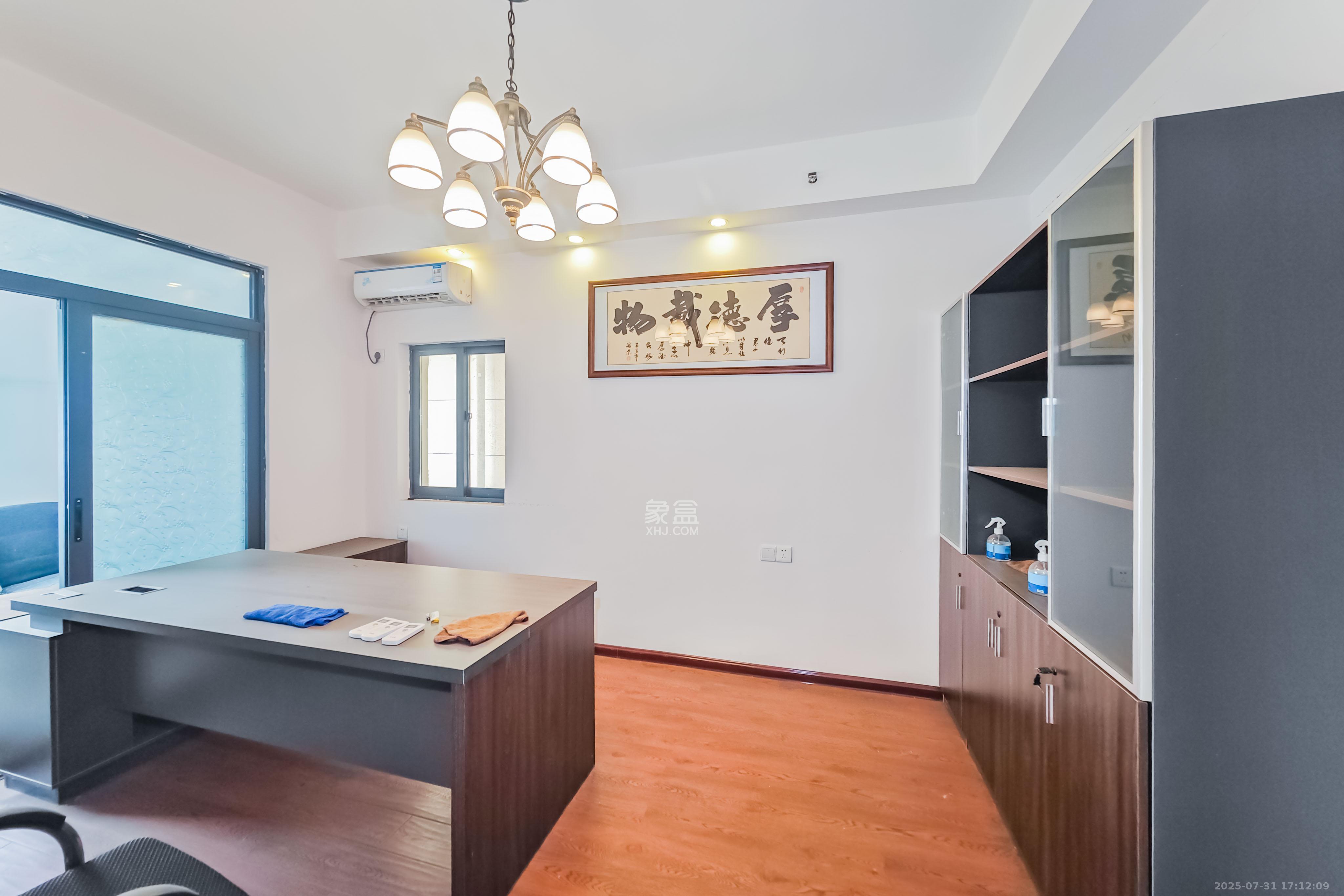 半山公馆(半山国际中心) 1室1厅1卫 80.0万 半山公馆(半山国际中心) 1室1厅1卫 80.0万卧室