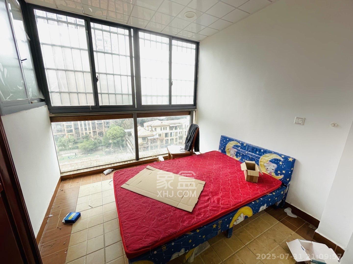 中城丽景香山园 3室2厅1卫 3200.0元/月 中城丽景香山园 3室2厅1卫 3200.0元/月室内图