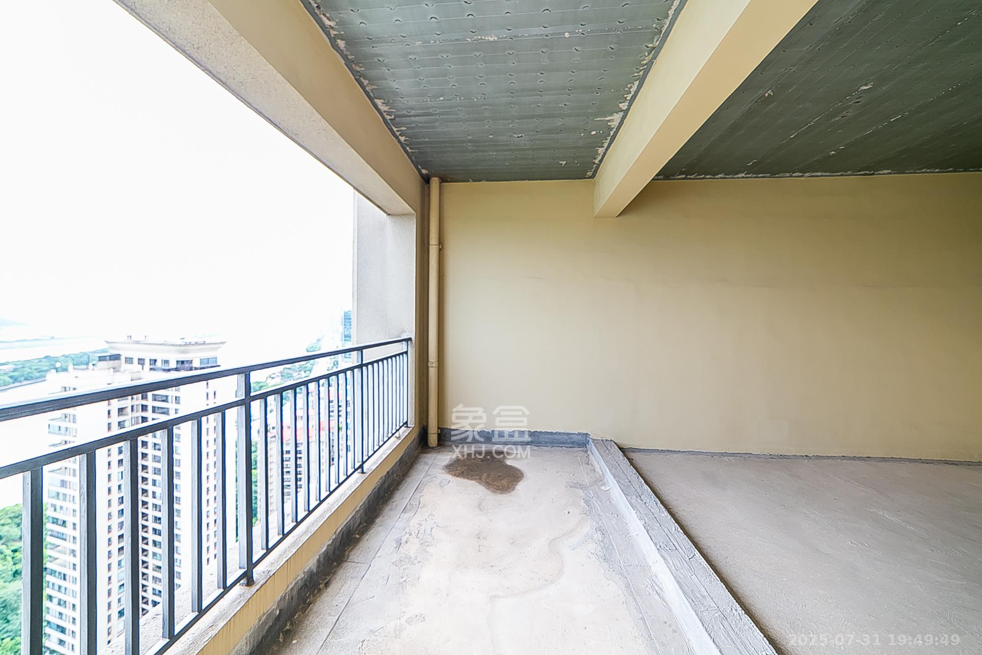 中建江山壹号  5室2厅4卫   730.00万阳台