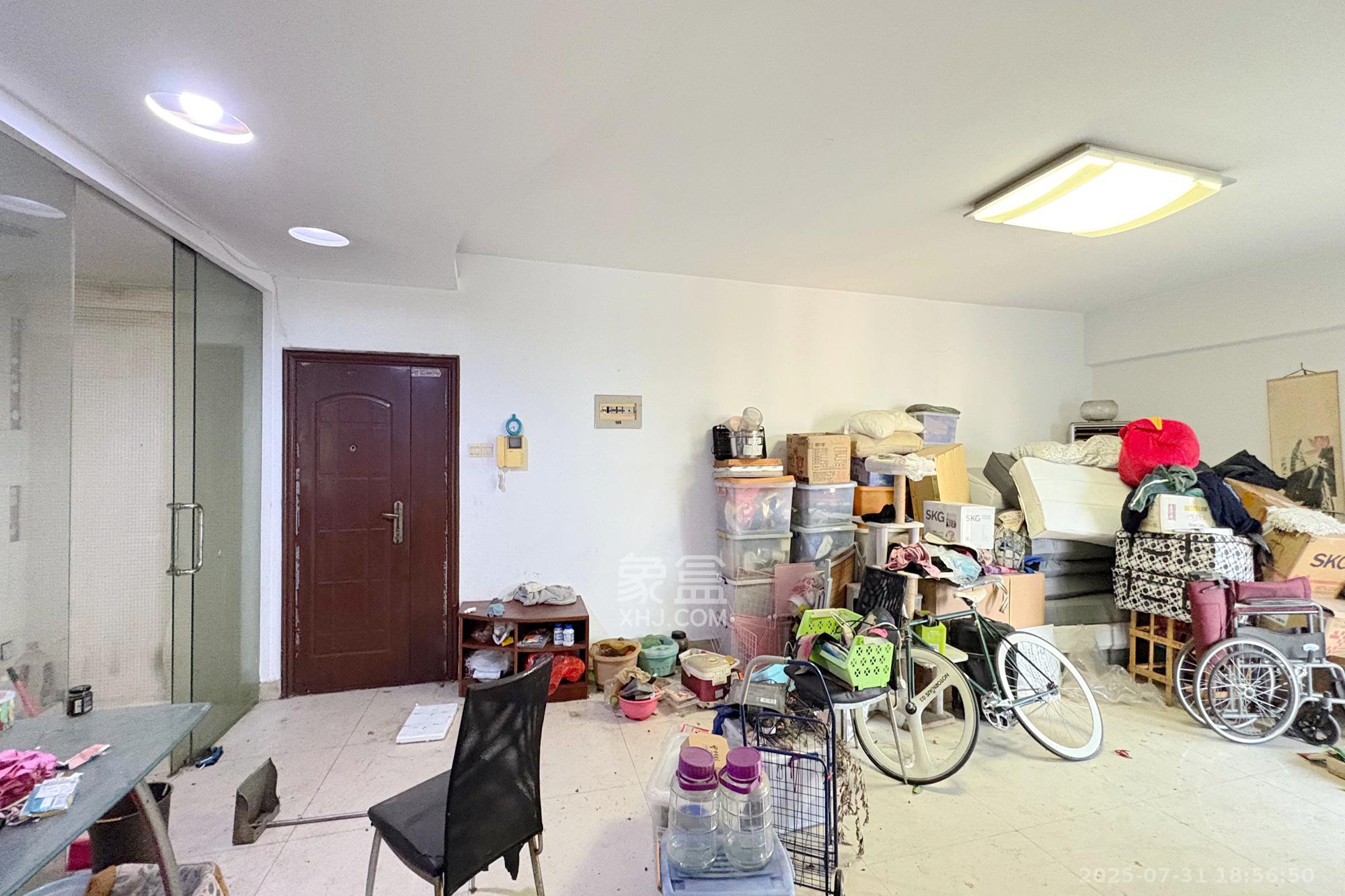 上东印象  3室2厅2卫   66.80万客厅