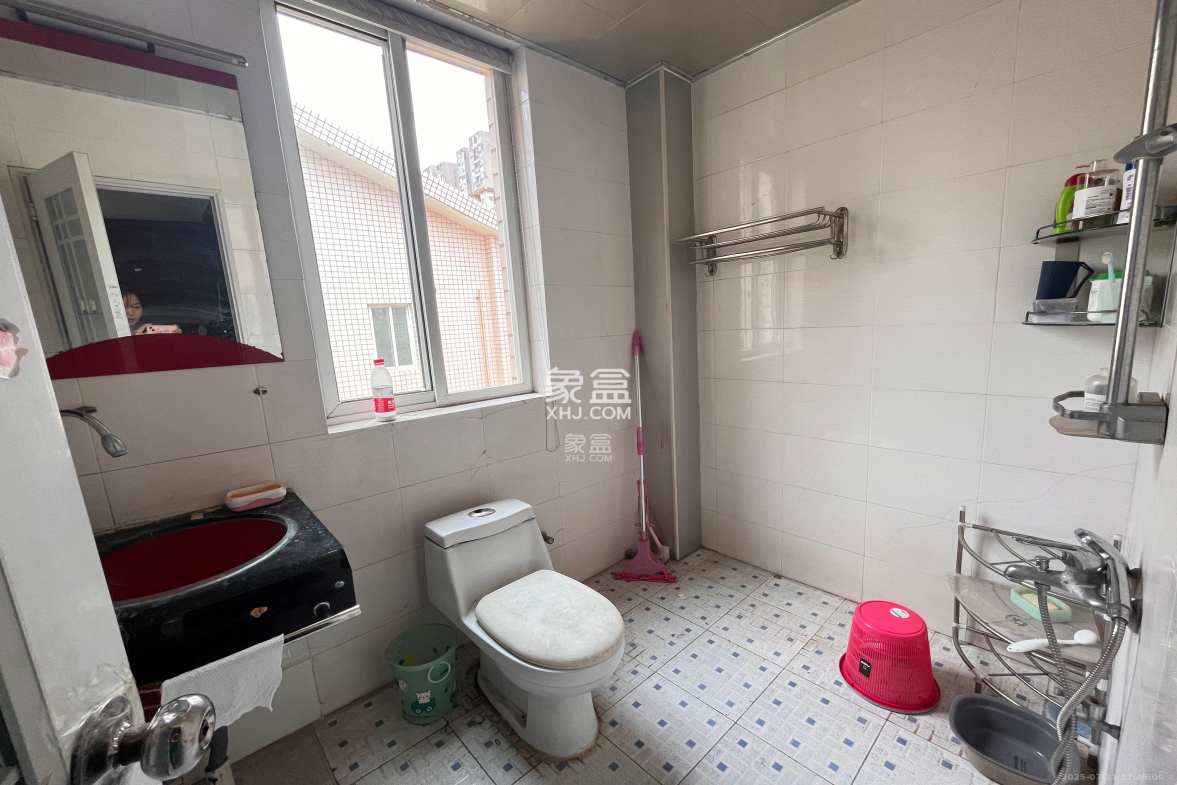 运通馨苑 4室2厅2卫 2000.0元/月 运通馨苑 4室2厅2卫 2000.0元/月室内图