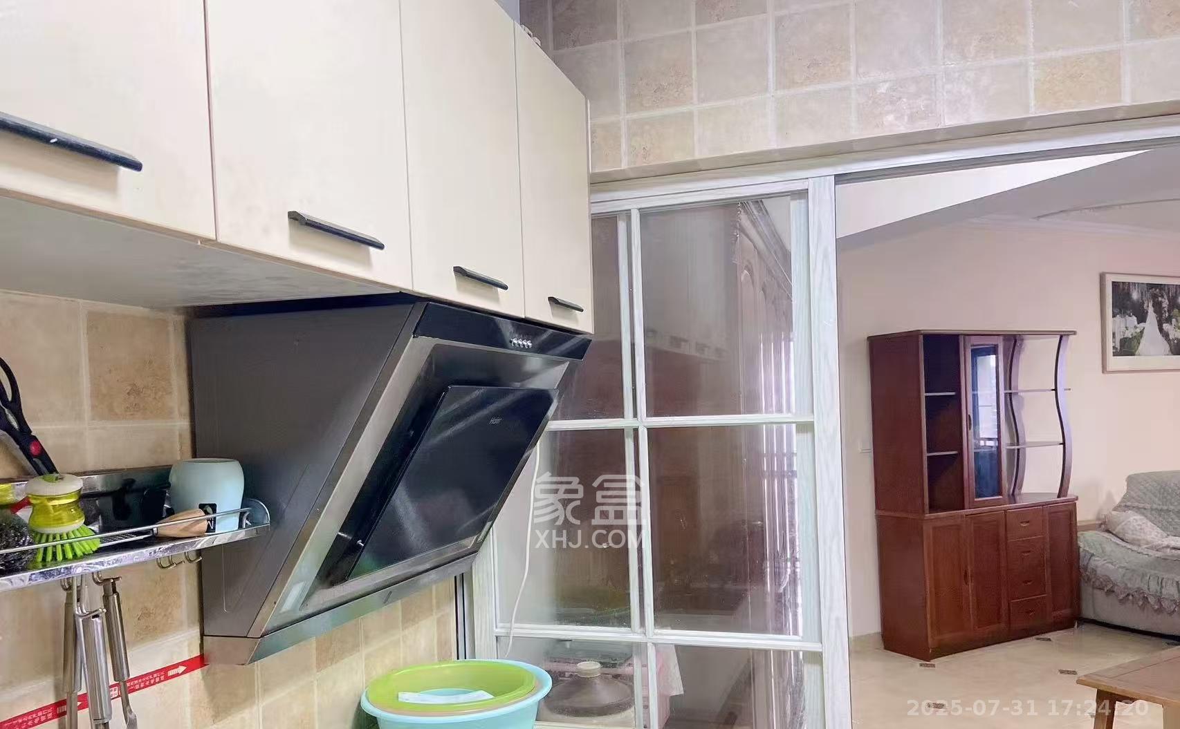 鑫远玲珑  1室1厅1卫    1300.0元/月室内图