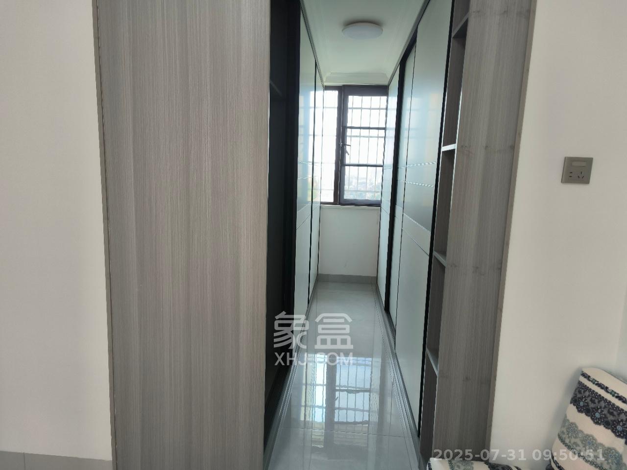 和景家园  4室2厅2卫   2400.00元/月室内图