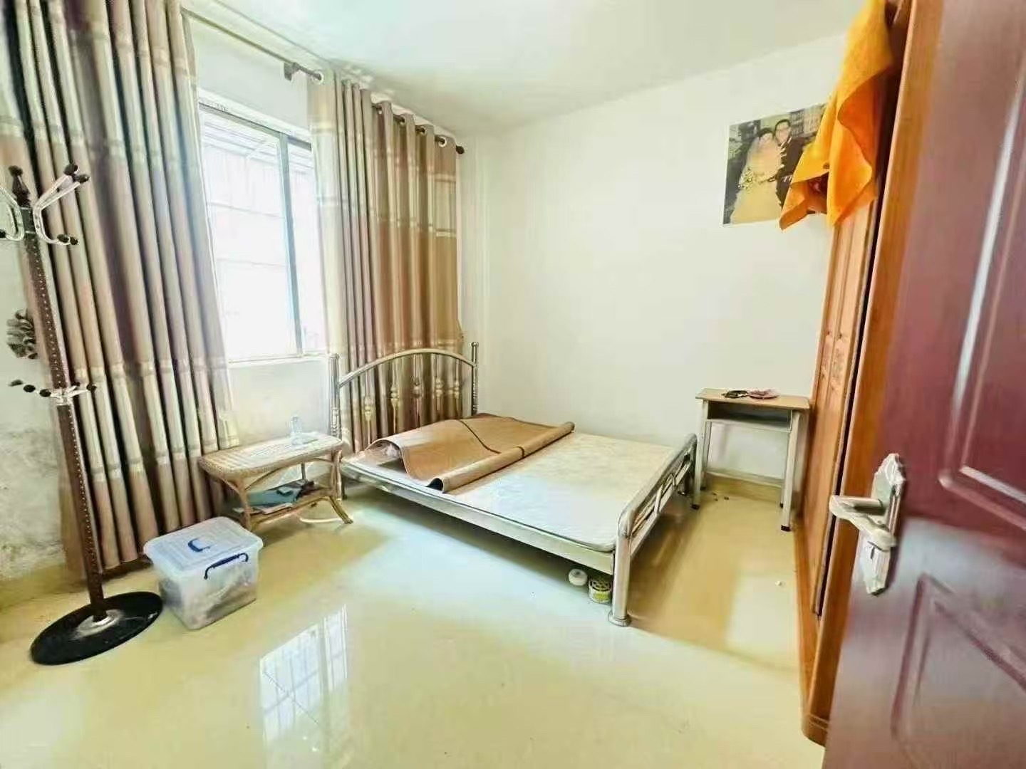 艺园小区 3室2厅1卫 78.0万 艺园小区 3室2厅1卫 78.0万客厅