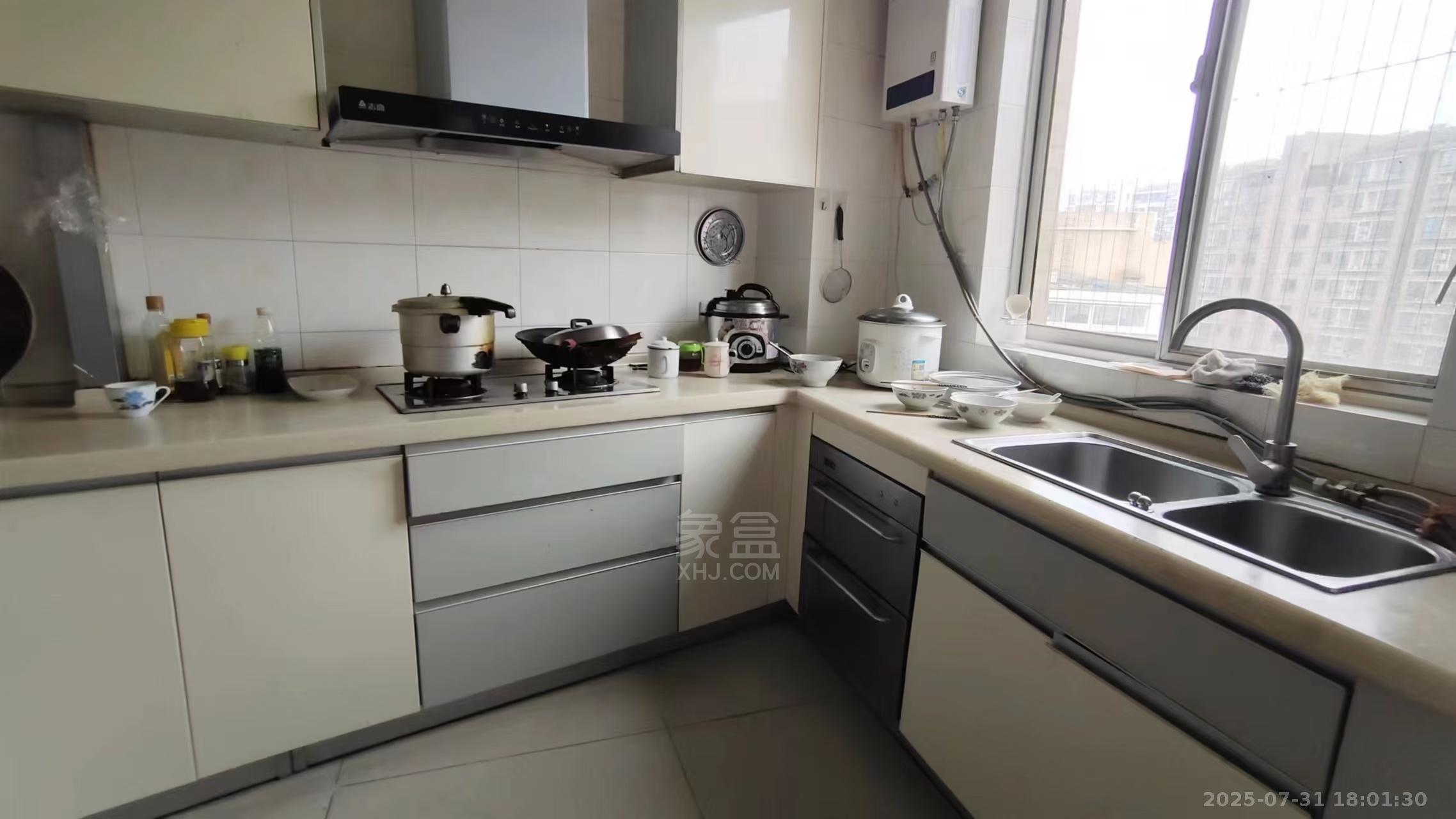 湘银二期世纪花园  4室2厅2卫    2000.0元/月室内图