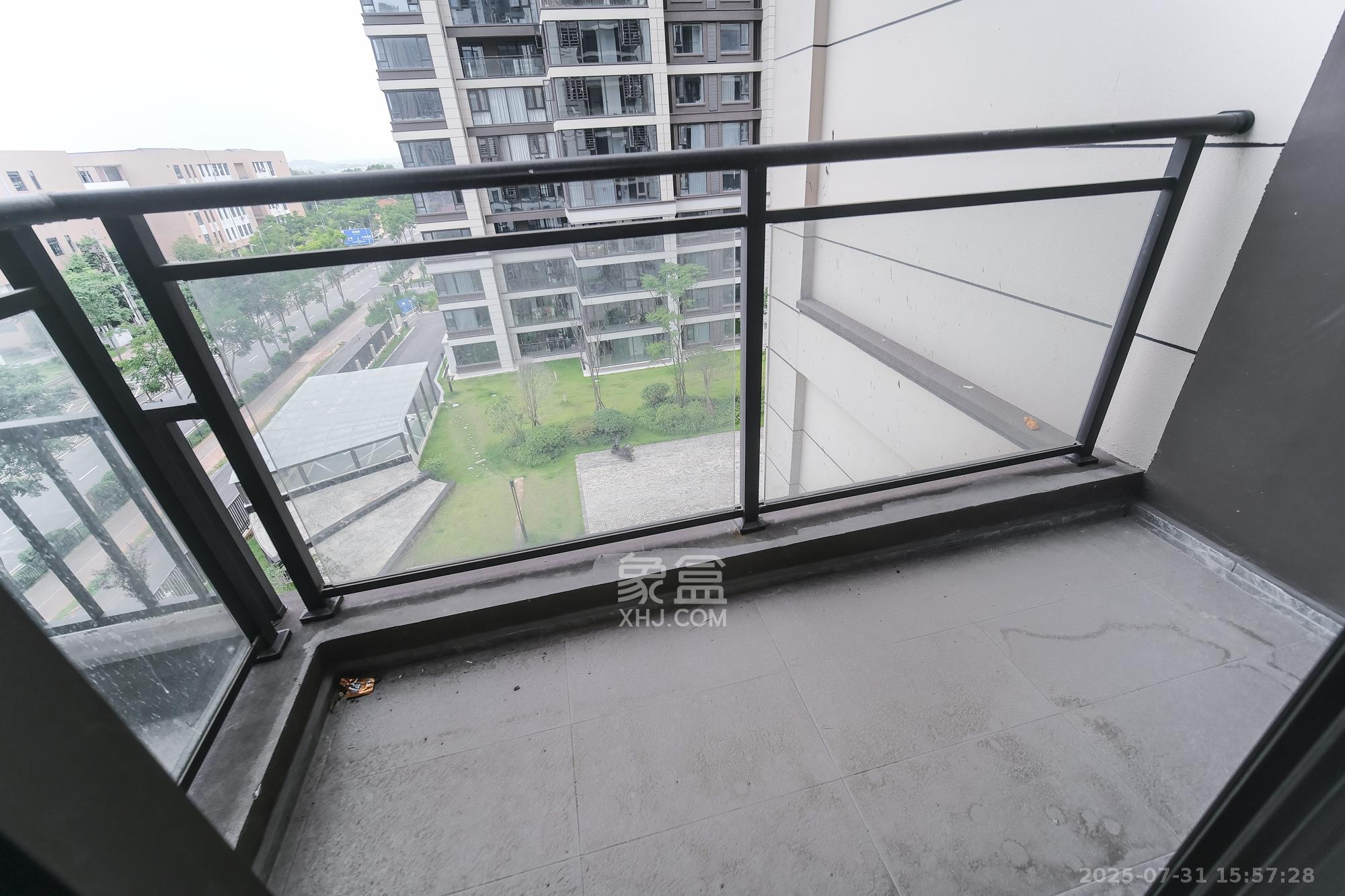 荣盛锦绣学府  3室2厅2卫    105.0万 荣盛锦绣学府  3室2厅2卫    105.0万阳台