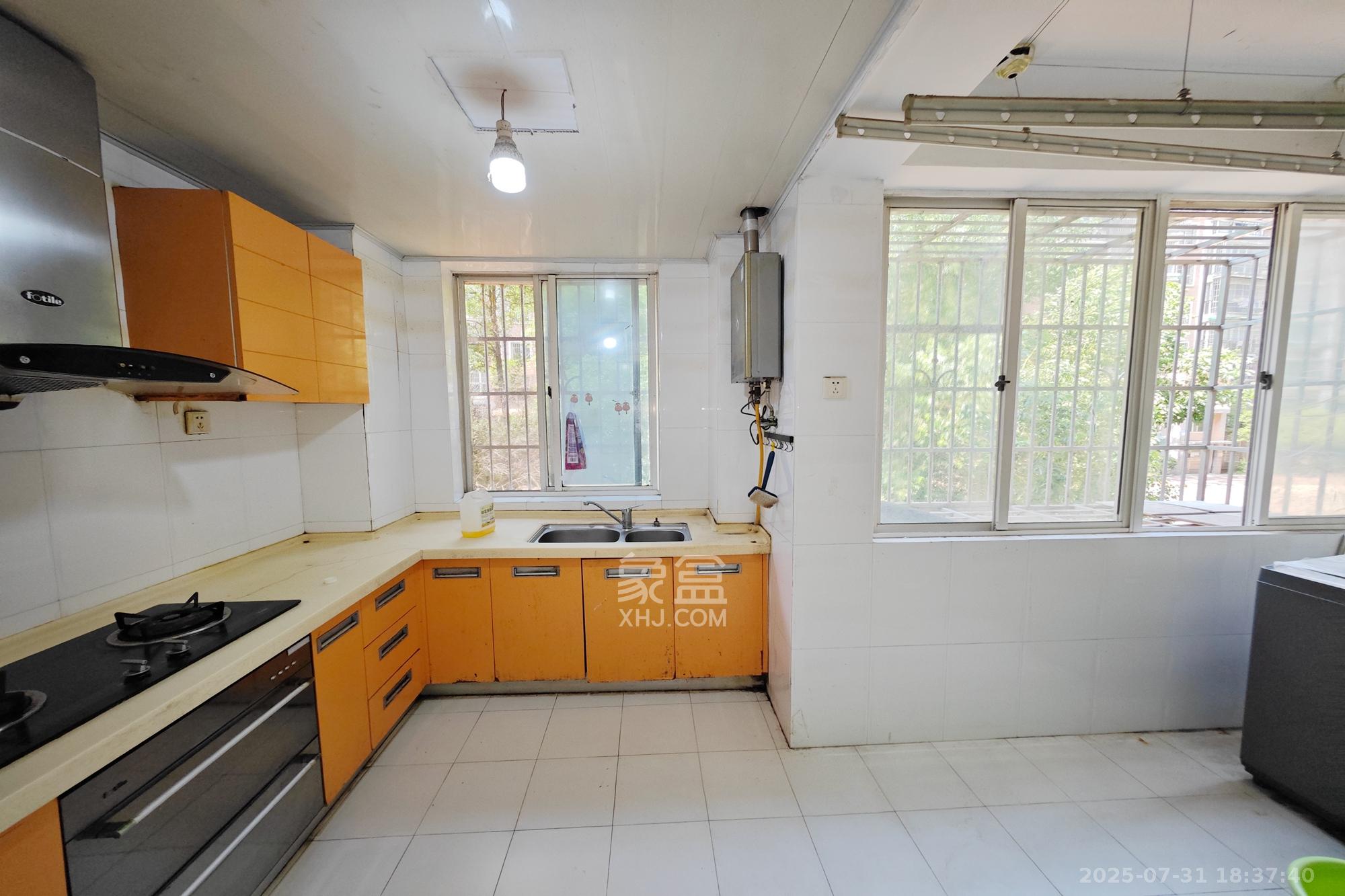 福乐康城  3室2厅2卫    82.8万厨房