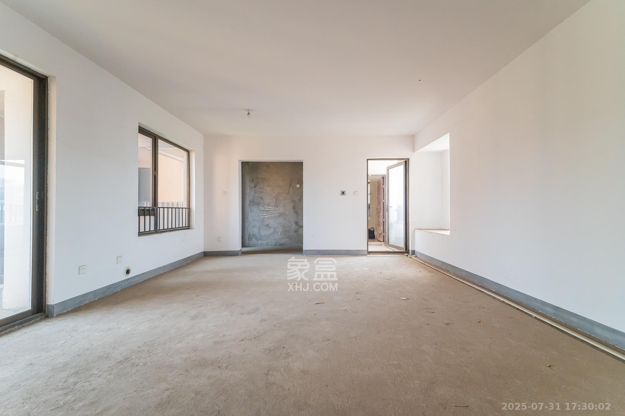 华润凤凰城三期  3室2厅2卫    88.8万 华润凤凰城三期  3室2厅2卫    88.8万客厅