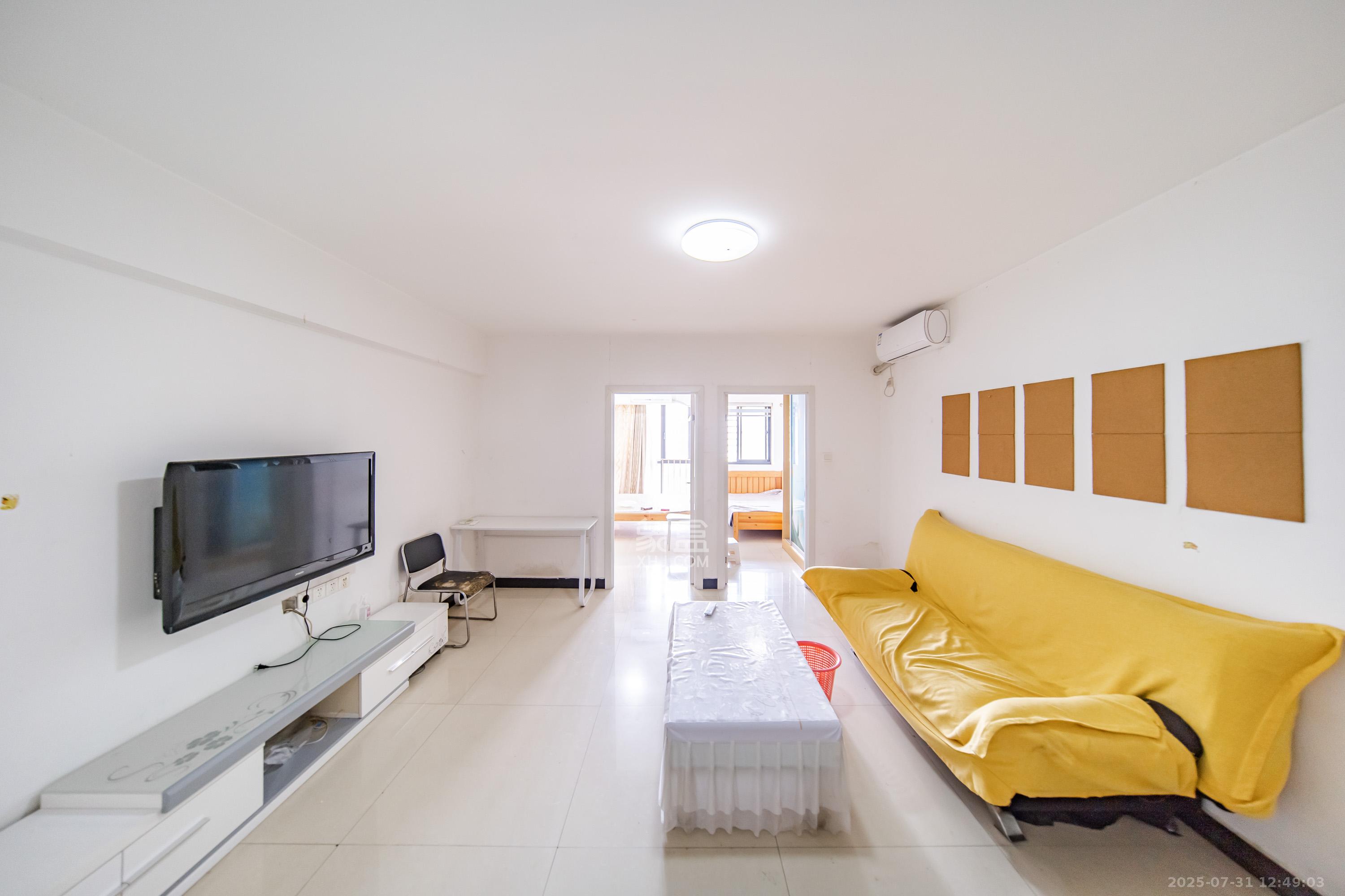 阳光100二期 1室1厅1卫 38.9万 阳光100二期 1室1厅1卫 38.9万客厅