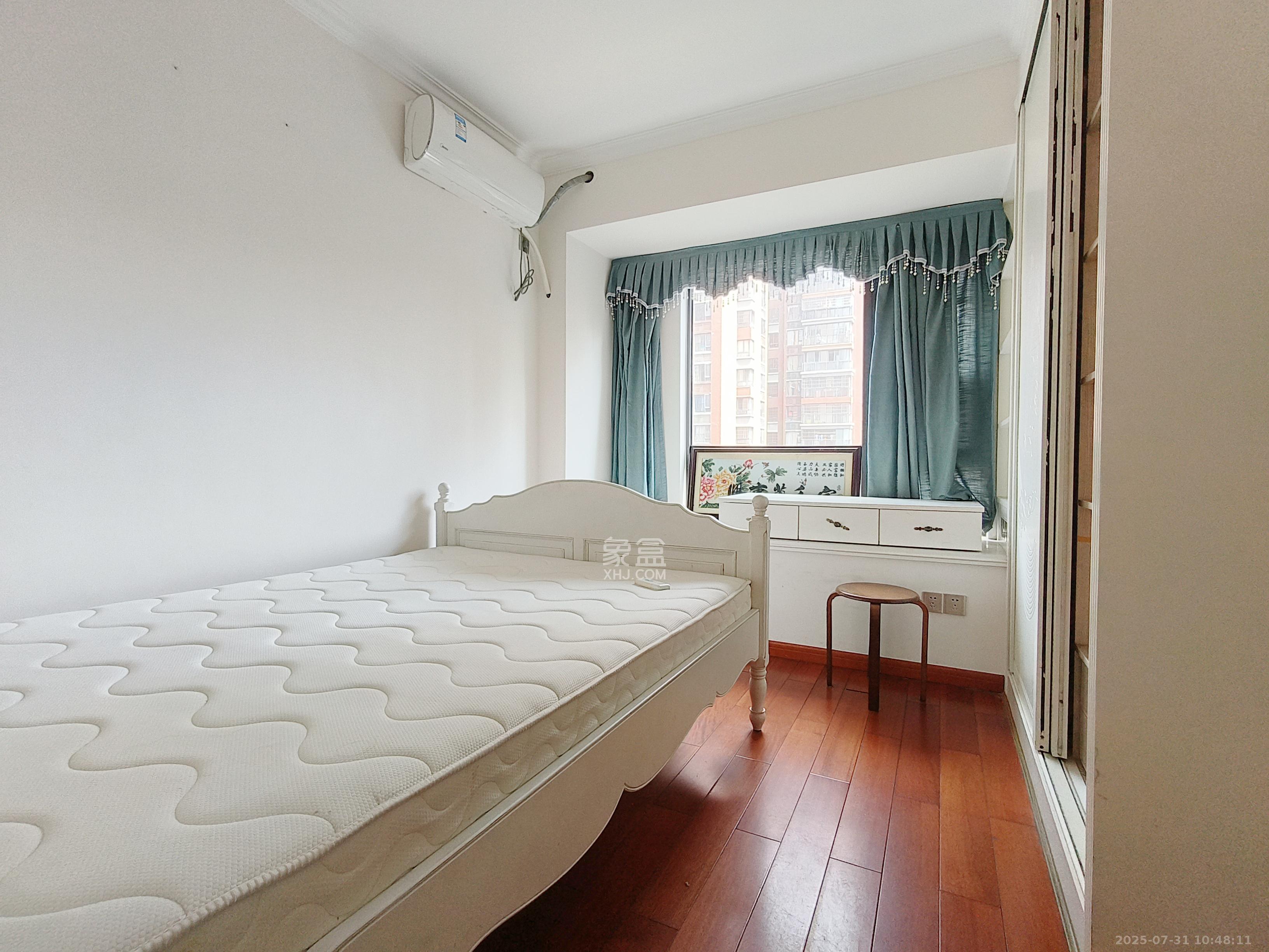 华润凤凰城二期 4室2厅2卫 4000.0元/月 华润凤凰城二期 4室2厅2卫 4000.0元/月室内图