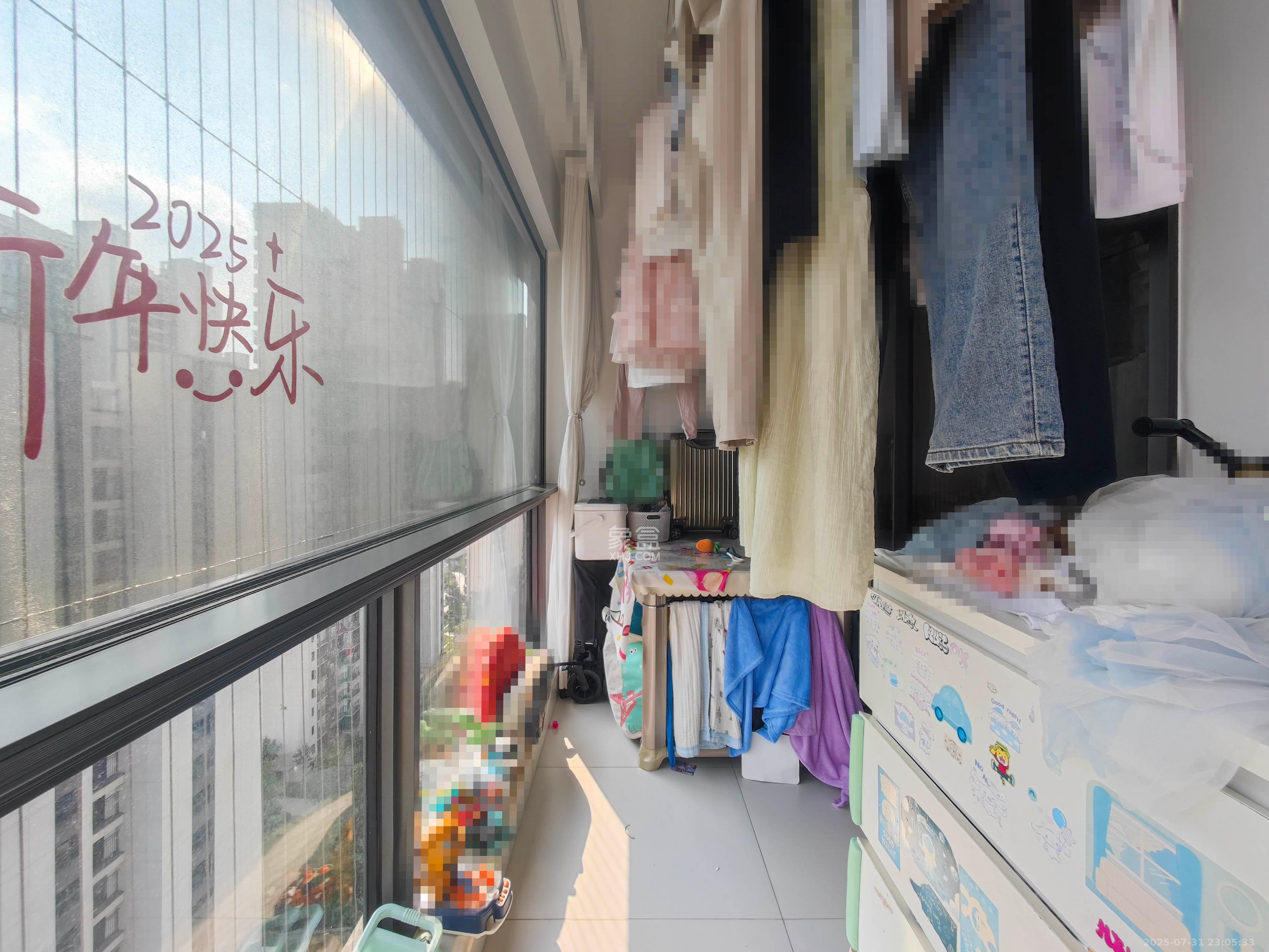 旭辉雨金广场  3室2厅2卫   99.80万阳台