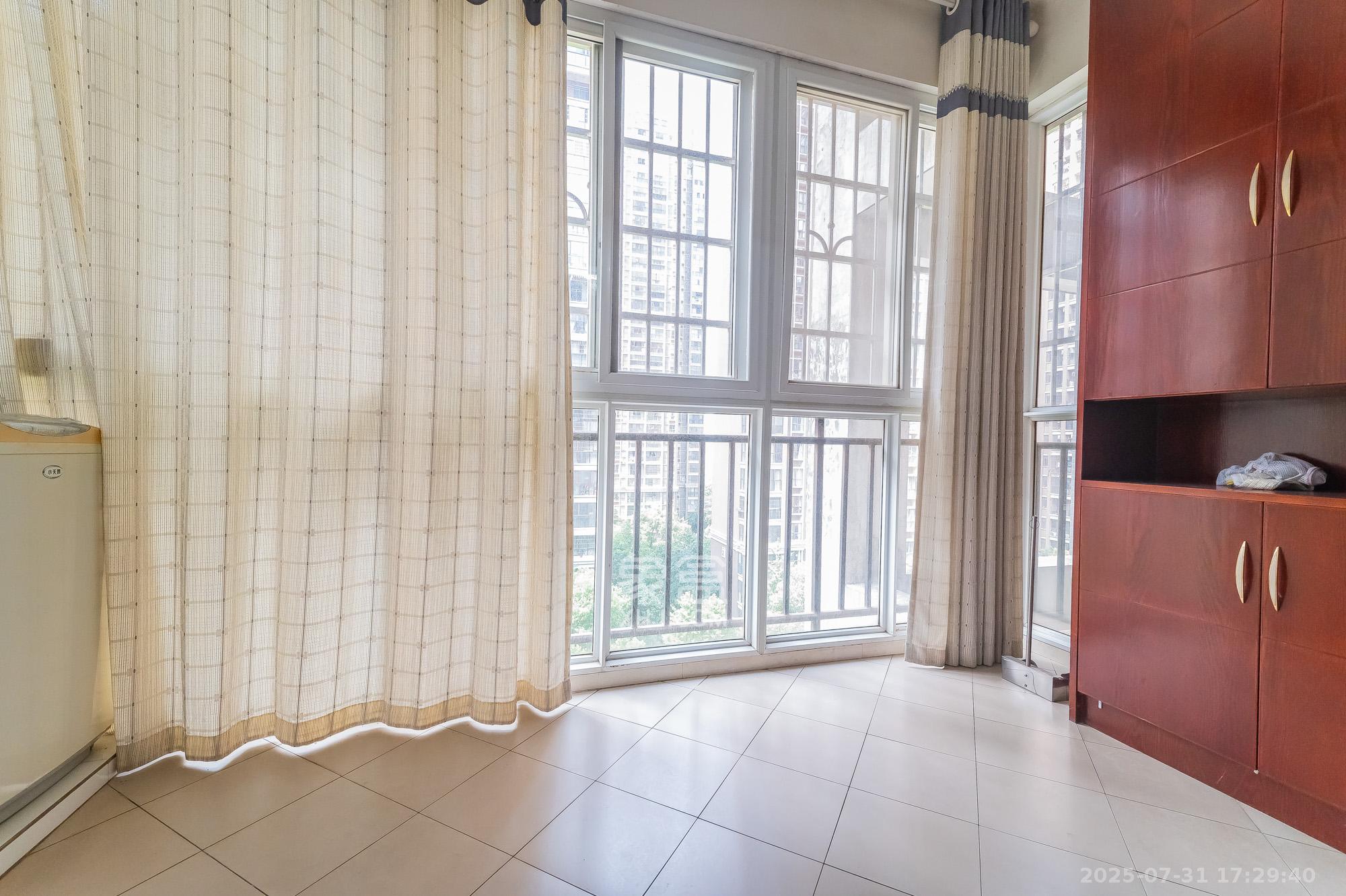 景上鑫苑  4室2厅2卫    79.8万 景上鑫苑  4室2厅2卫    79.8万阳台