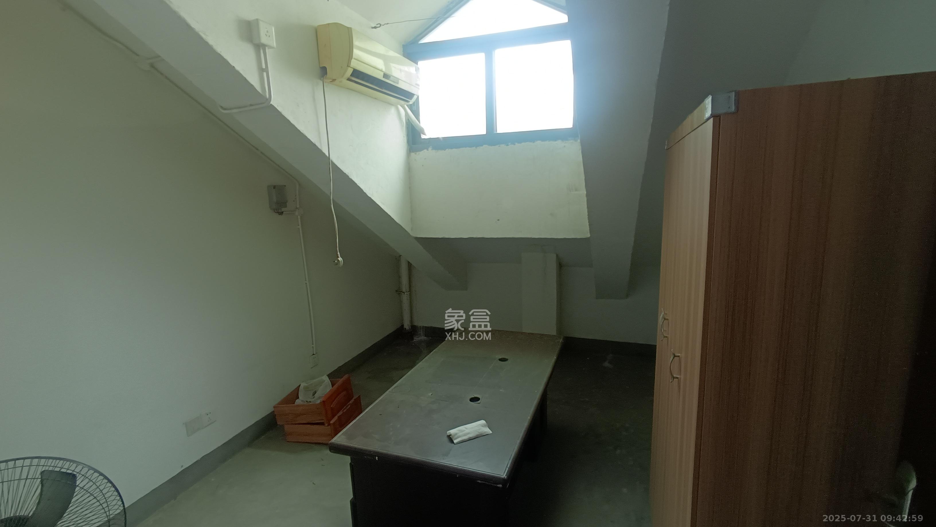 天峰名苑 2室2厅1卫 2400.0元/月 天峰名苑 2室2厅1卫 2400.0元/月室内图