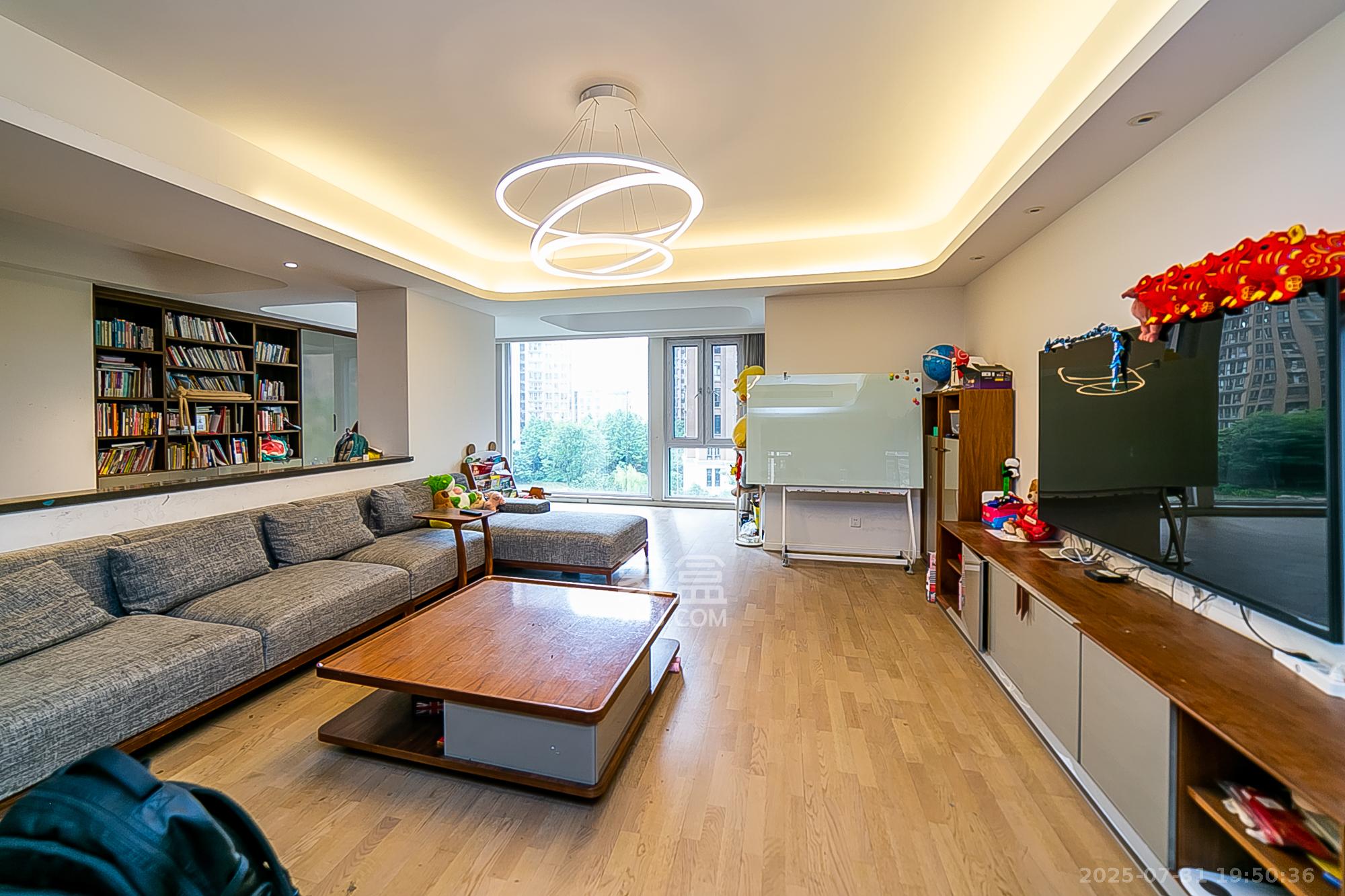 第六都(陆都小区)  5室2厅3卫    480.0万 第六都(陆都小区)  5室2厅3卫    480.0万