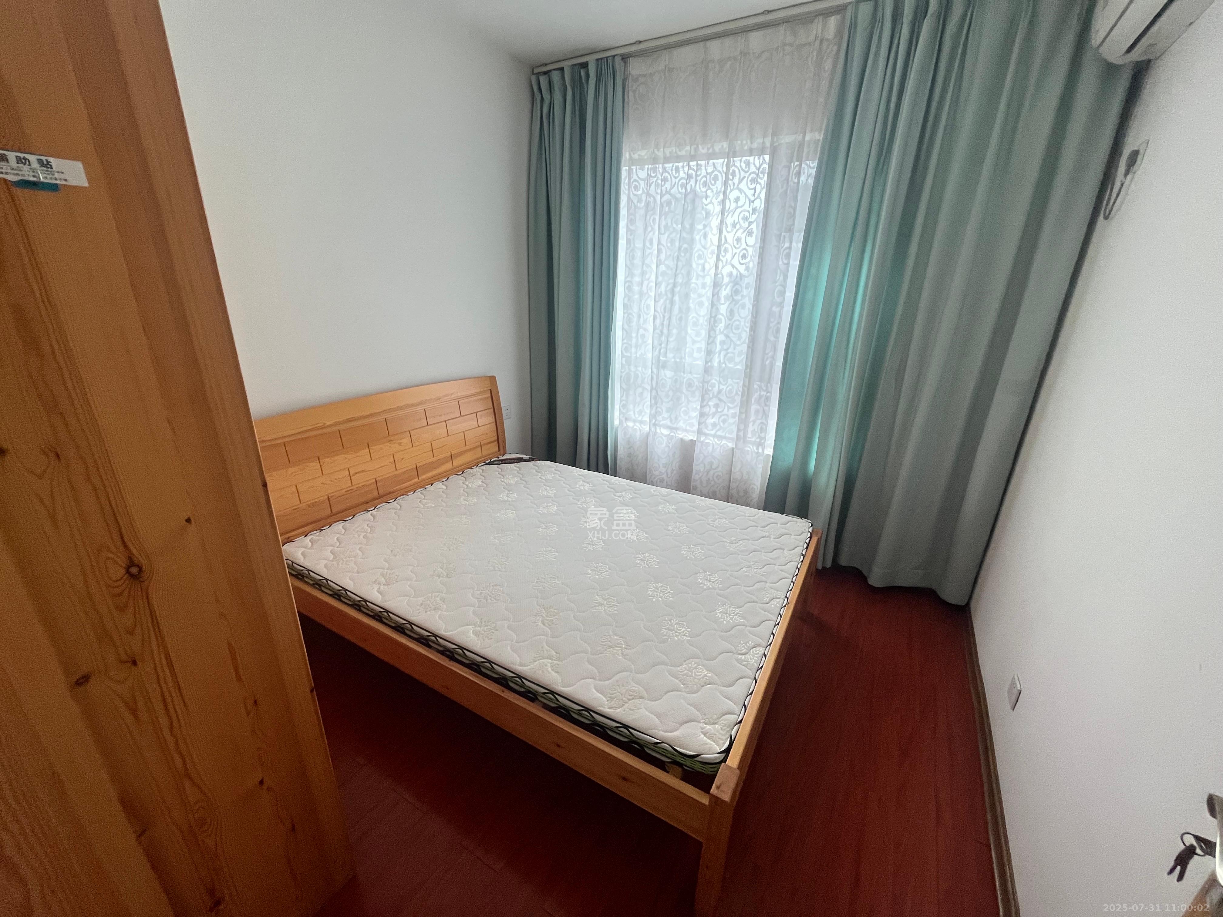 绿地之窗  1室2厅1卫   2200.00元/月室内图
