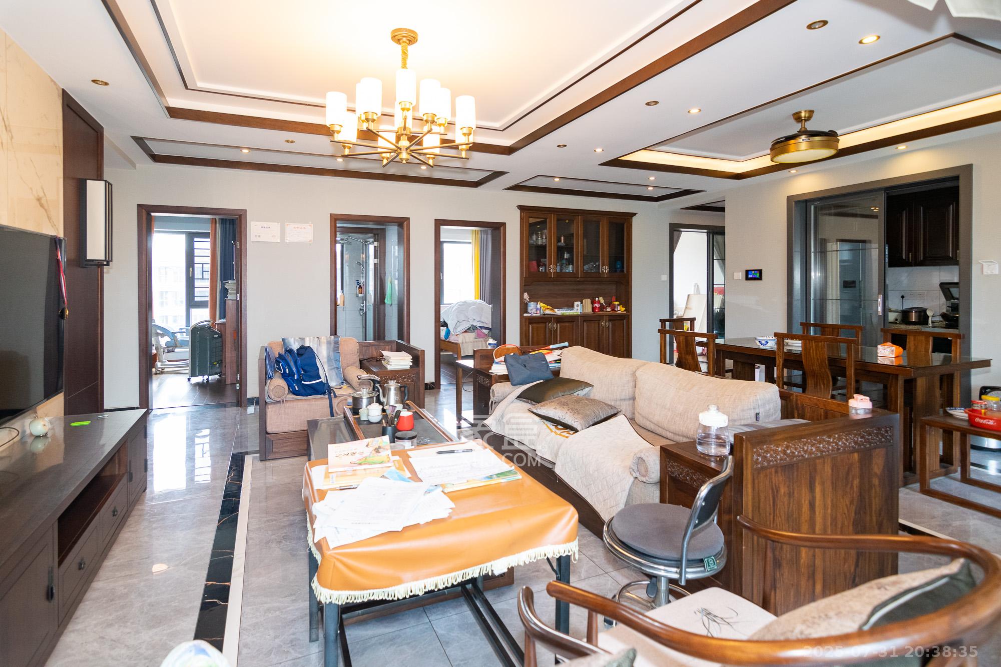 润和美郡(润和紫郡五期)  4室2厅2卫    128.0万 润和美郡(润和紫郡五期)  4室2厅2卫    128.0万客厅