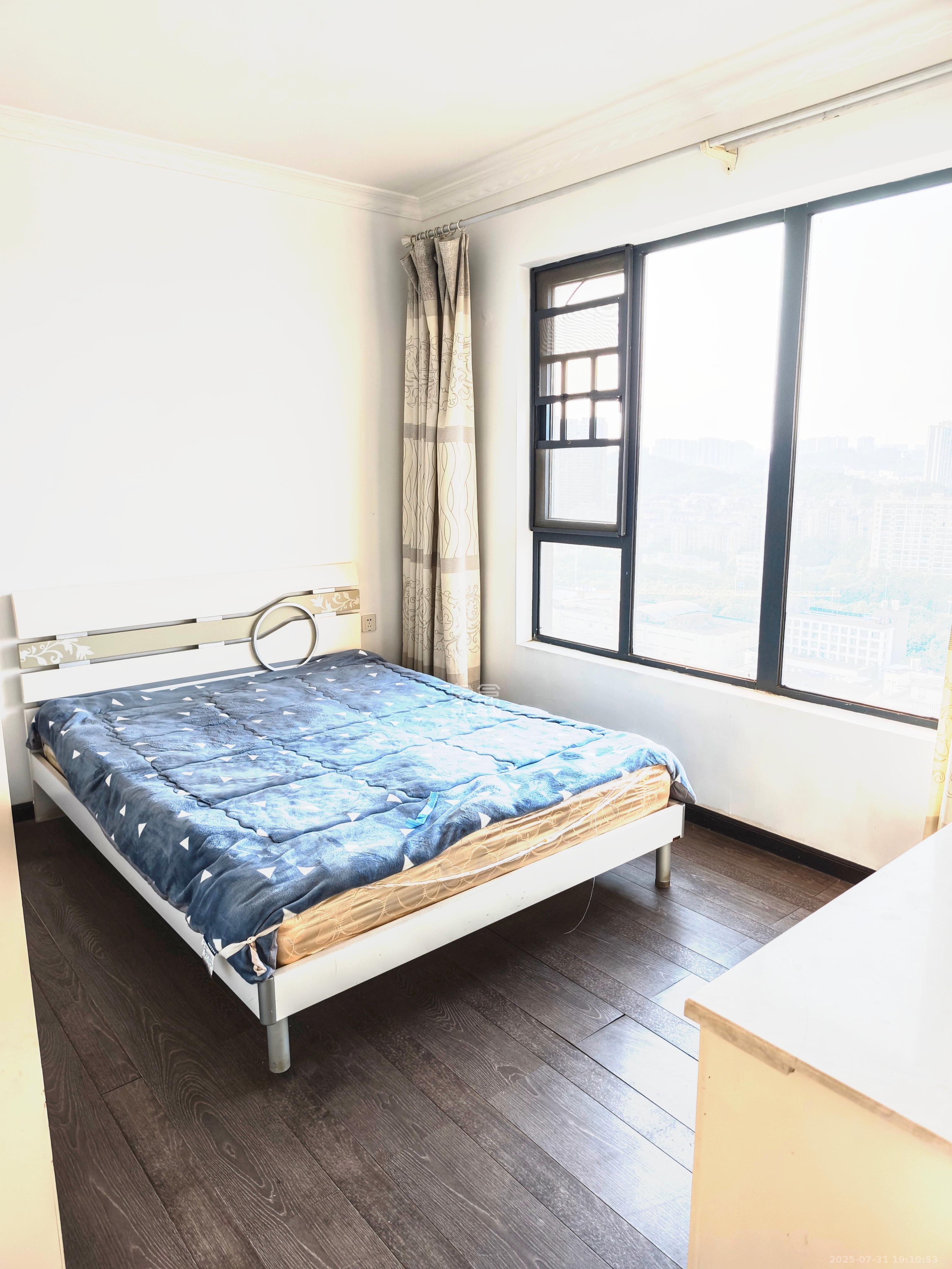 长房时代城  3室2厅1卫   2700.00元/月室内图