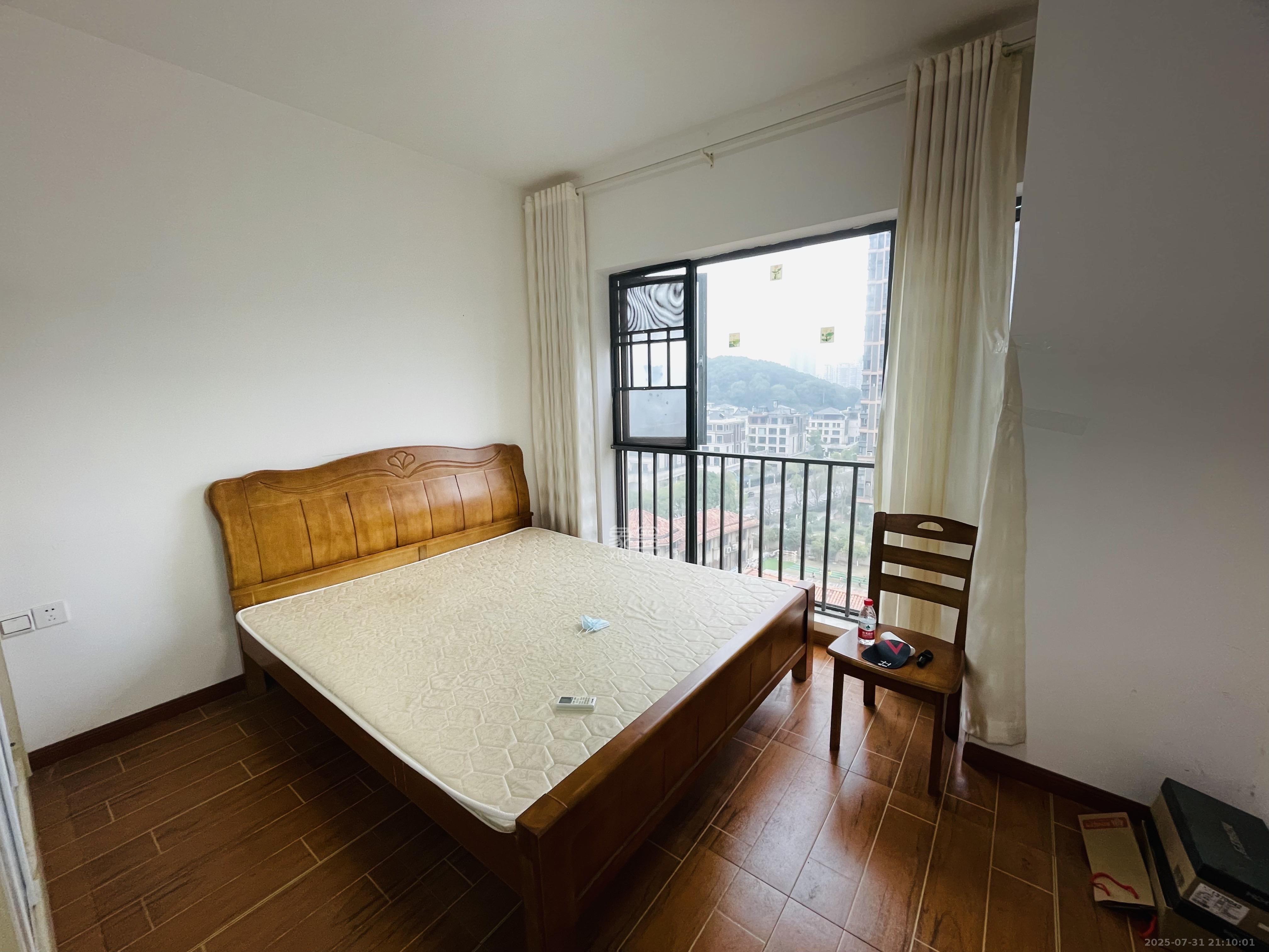 中城丽景香山园 3室2厅1卫 3200.0元/月 中城丽景香山园 3室2厅1卫 3200.0元/月室内图