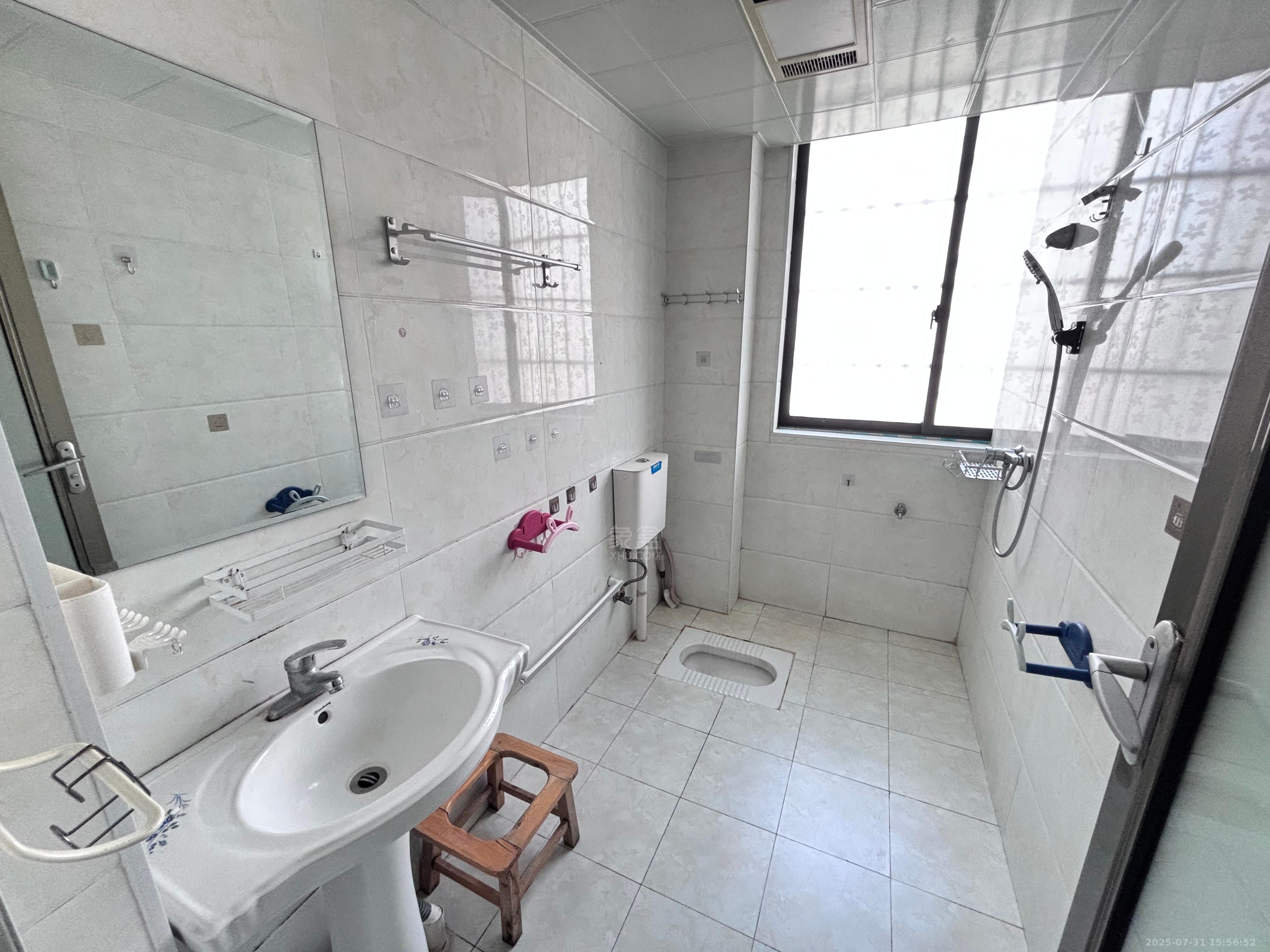 和厚园小区二期 2室2厅1卫 1500.0元/月 和厚园小区二期 2室2厅1卫 1500.0元/月室内图