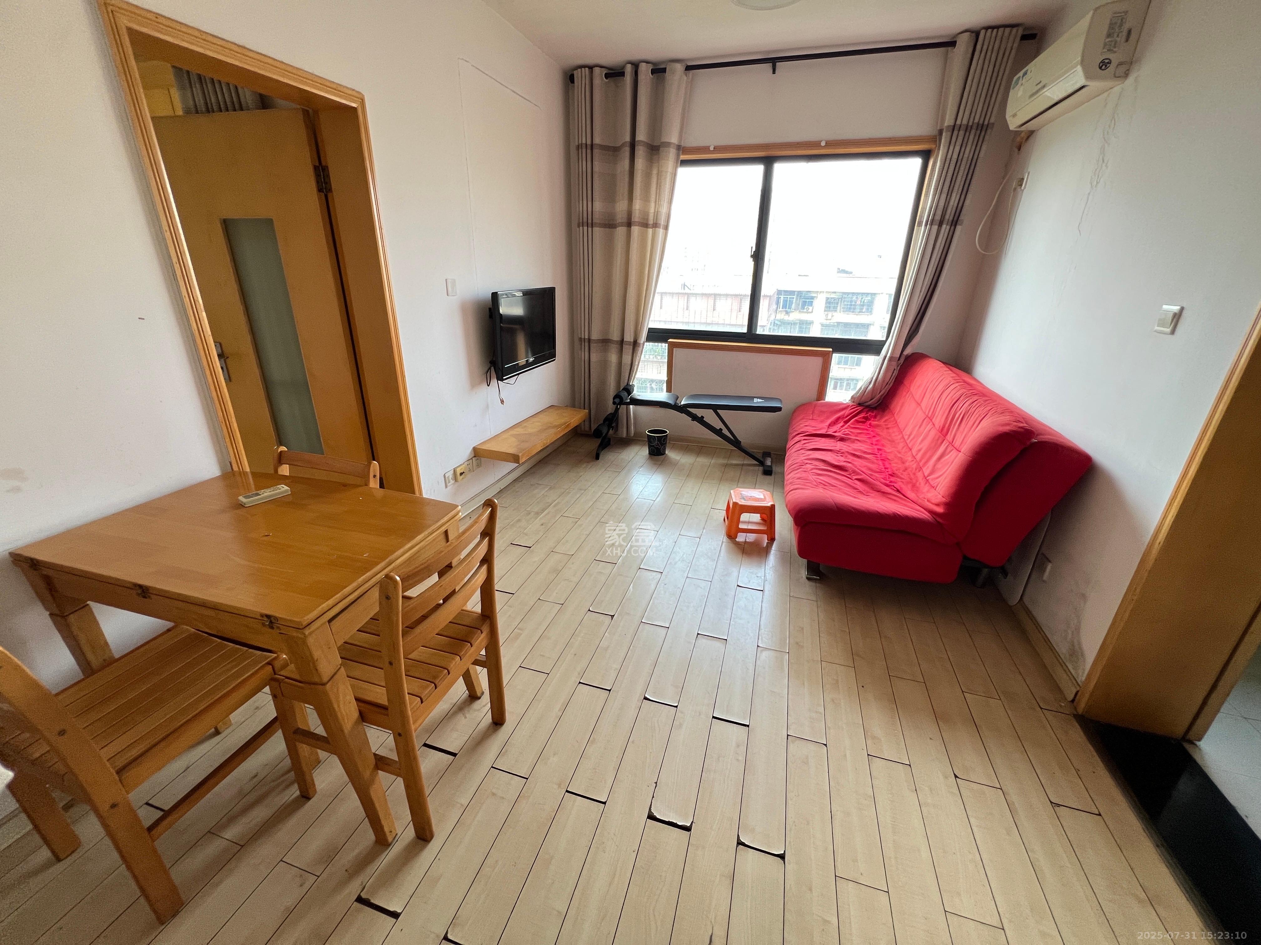 城市森林  1室2厅1卫   1700.00元/月