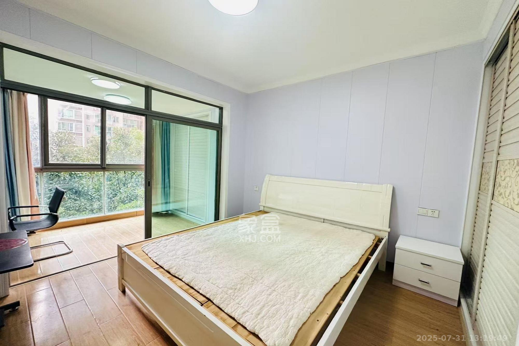 新城新世界一二三期  2室2厅1卫    85.0万卧室