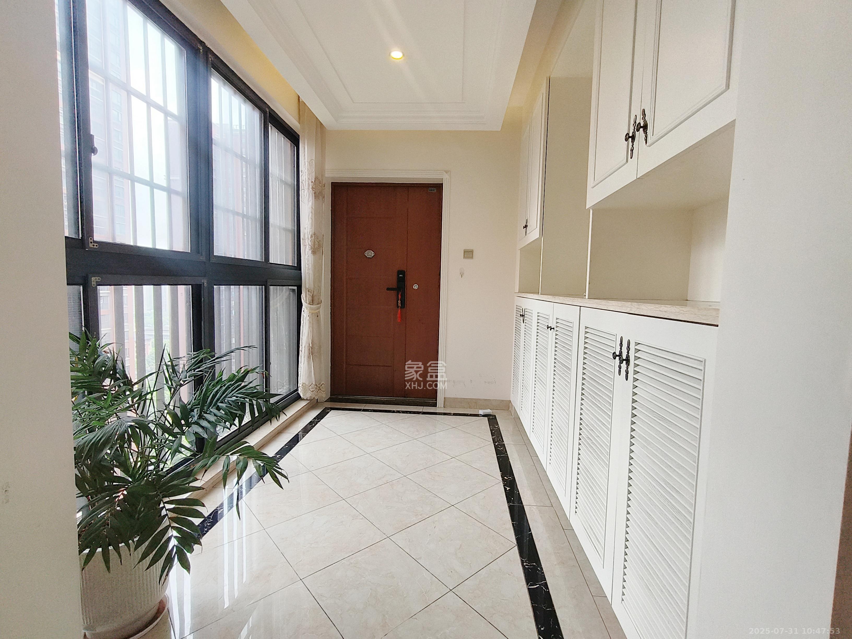 华润凤凰城二期 4室2厅2卫 4000.0元/月 华润凤凰城二期 4室2厅2卫 4000.0元/月室内图