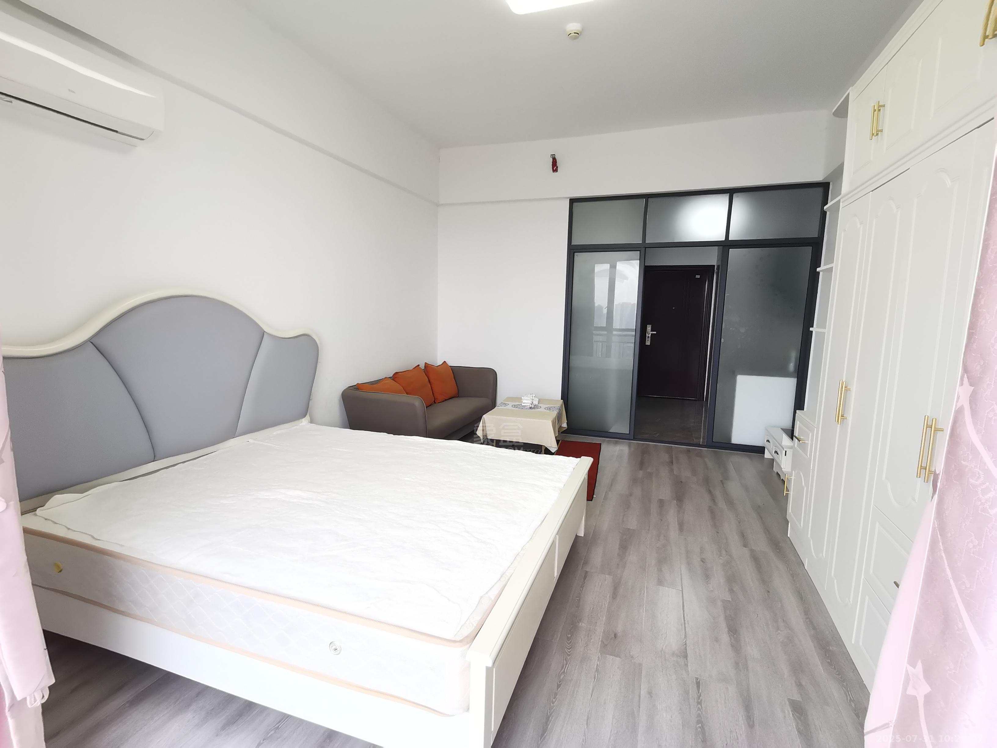 朗廷览江  1室1厅2卫    1300.0元/月 朗廷览江  1室1厅2卫    1300.0元/月室内图1