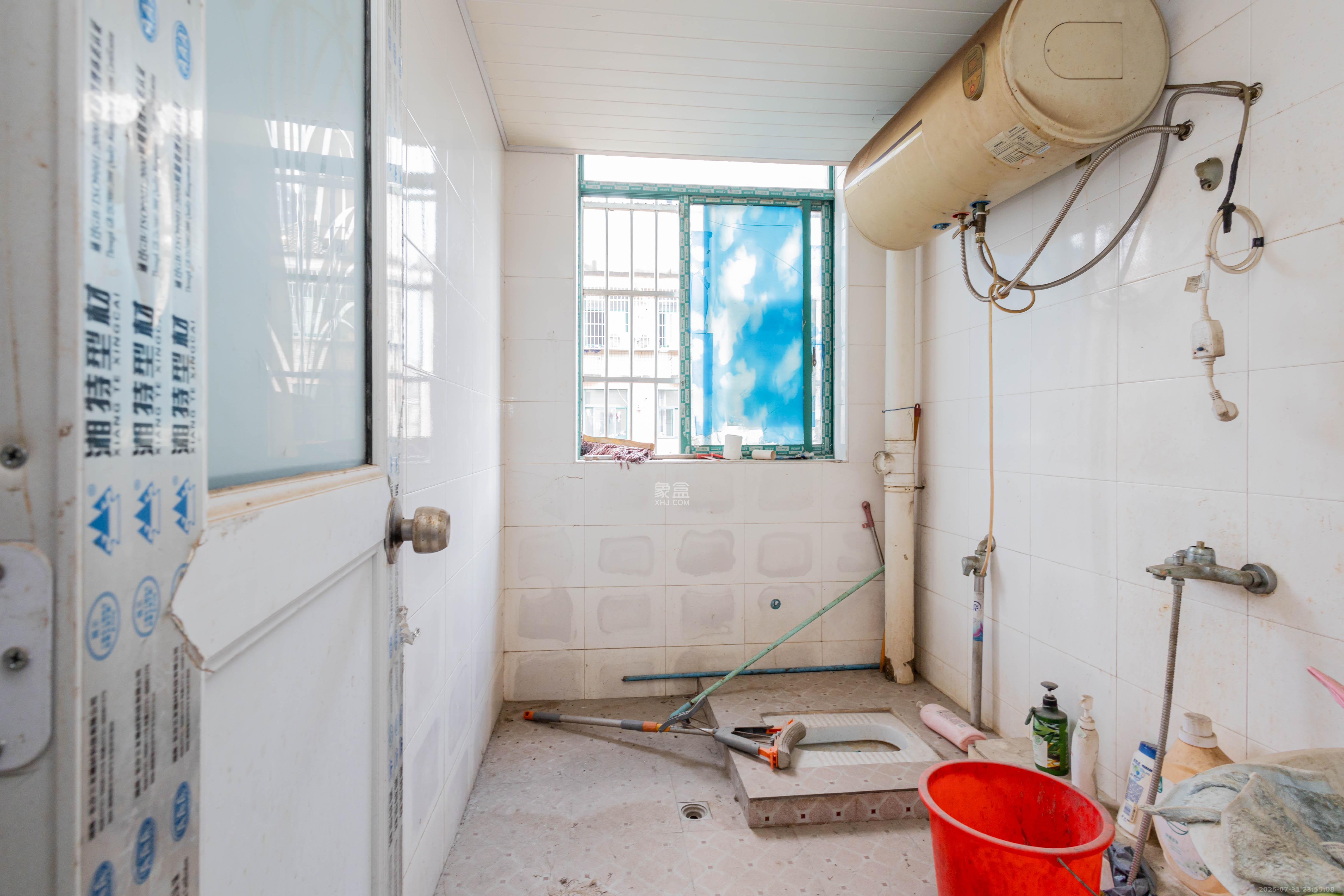 星沙国际物流园/泉星社区 3室2厅2卫 30.7万 星沙国际物流园/泉星社区 3室2厅2卫 30.7万卫生间