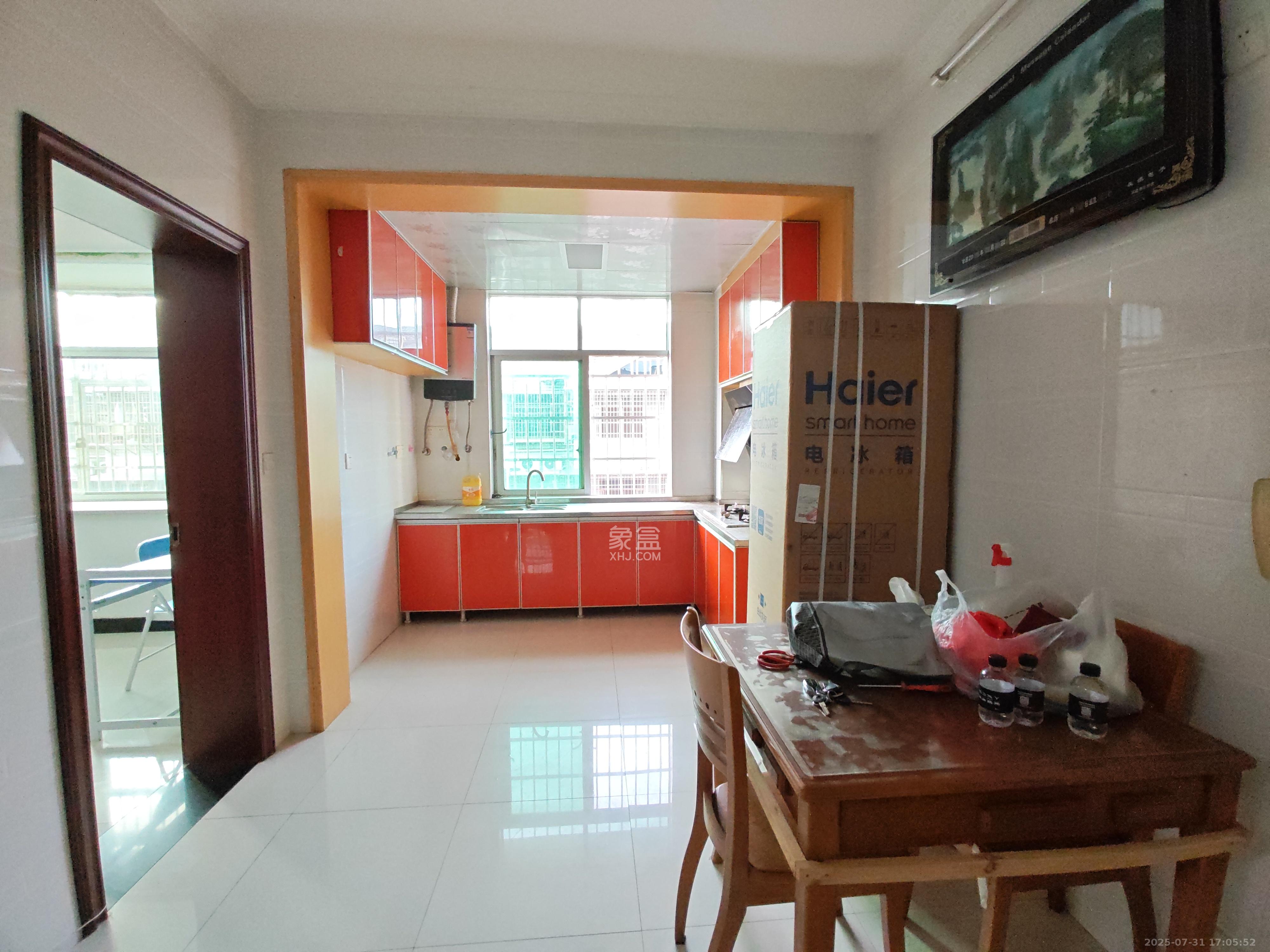 兴联母山小区 3室2厅2卫 1500.0元/月 兴联母山小区 3室2厅2卫 1500.0元/月室内图