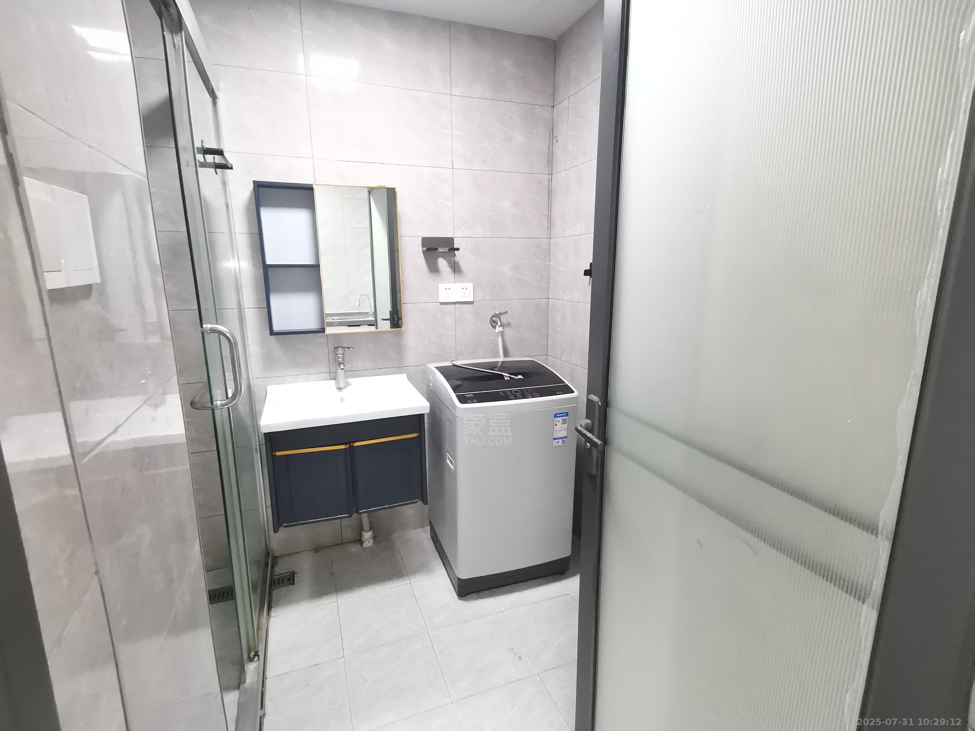 朗廷览江  1室1厅2卫    1300.0元/月 朗廷览江  1室1厅2卫    1300.0元/月室内图