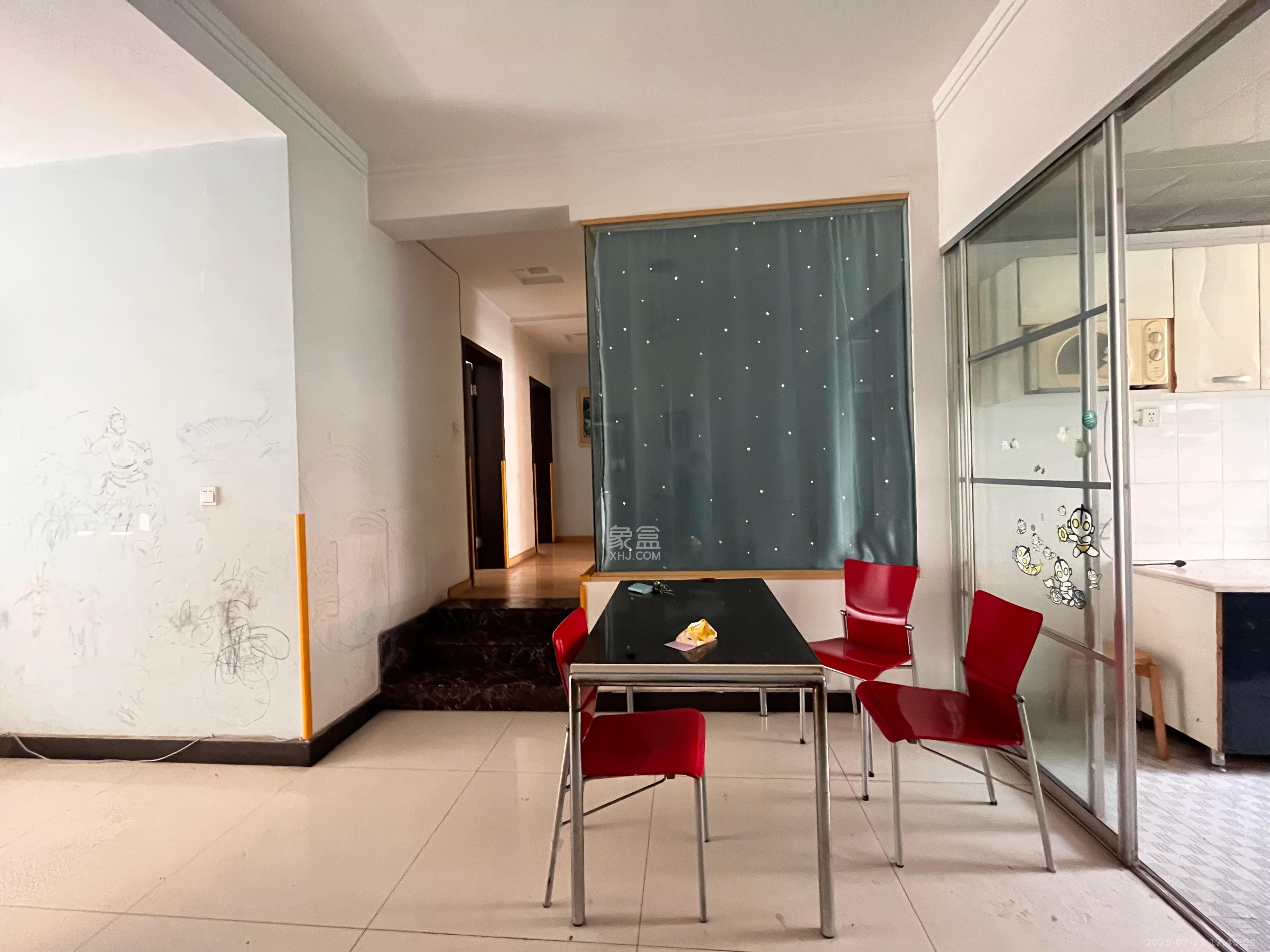 运通馨苑 4室2厅2卫 2000.0元/月 运通馨苑 4室2厅2卫 2000.0元/月室内图