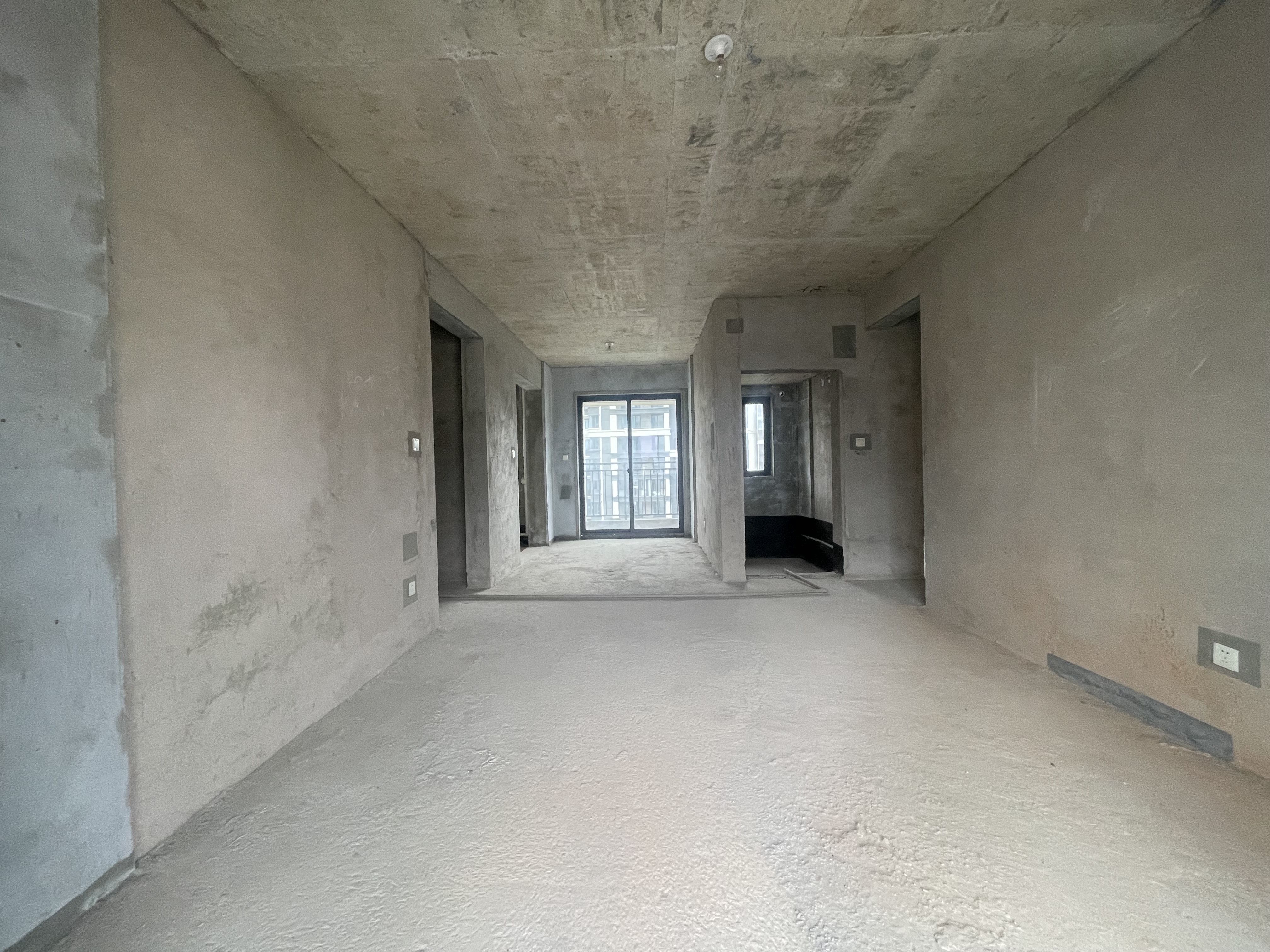 中建凤栖台  4室2厅1卫   60.00万客厅