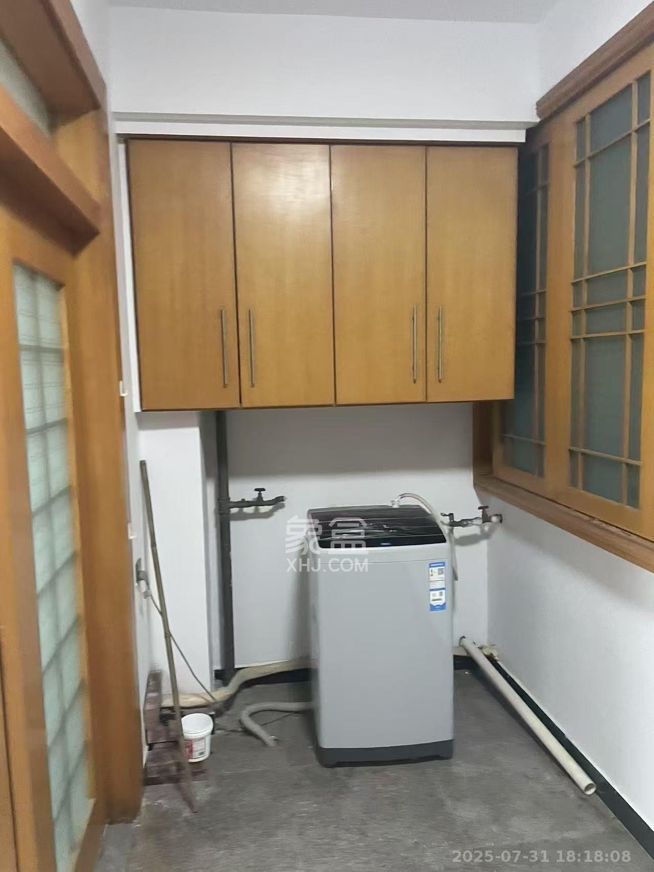 长城花园  3室2厅2卫   2600.00元/月室内图