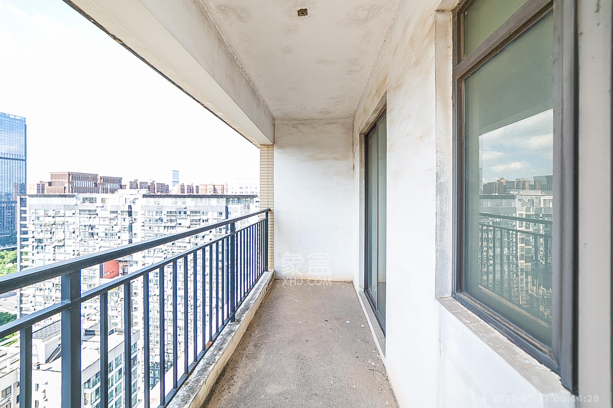 钱隆樽品(一、二、三期)  4室2厅2卫    145.0万 钱隆樽品(一、二、三期)  4室2厅2卫    145.0万阳台