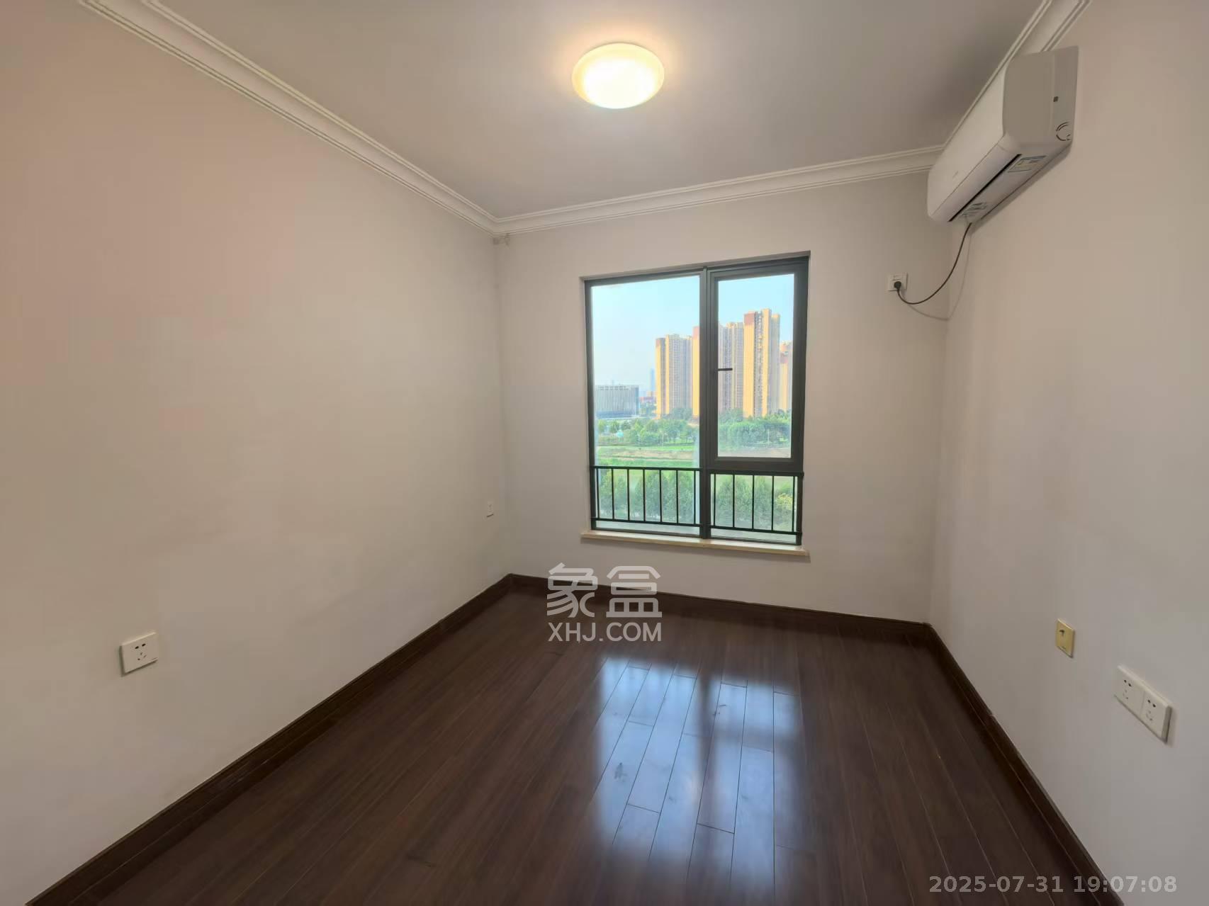 万科白鹭郡  4室2厅2卫    3100.0元/月室内图