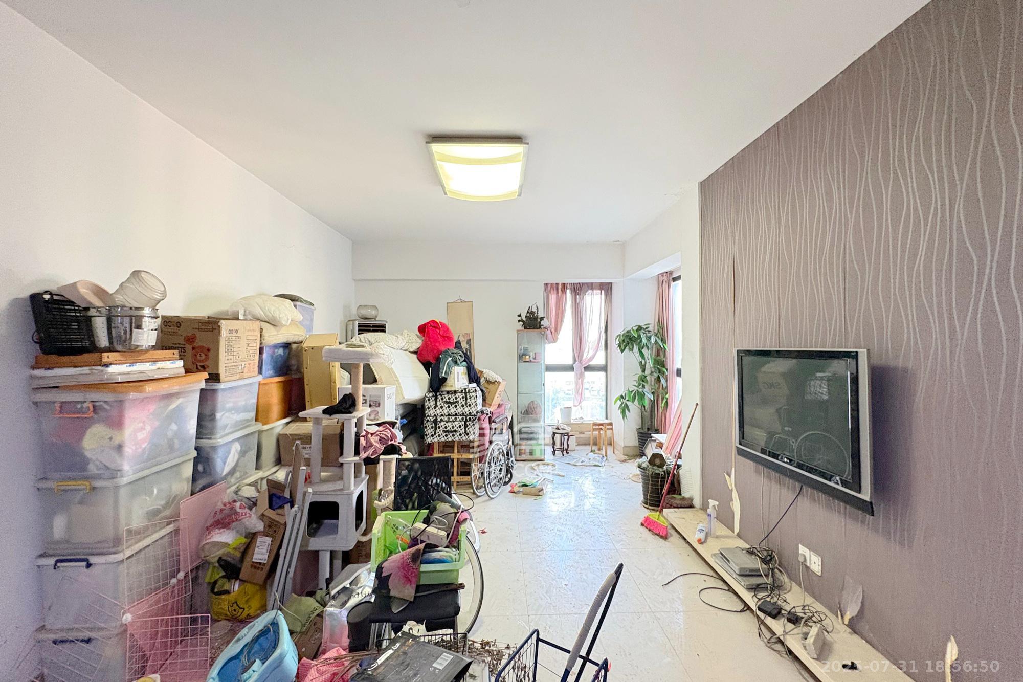 上东印象  3室2厅2卫   66.80万客厅
