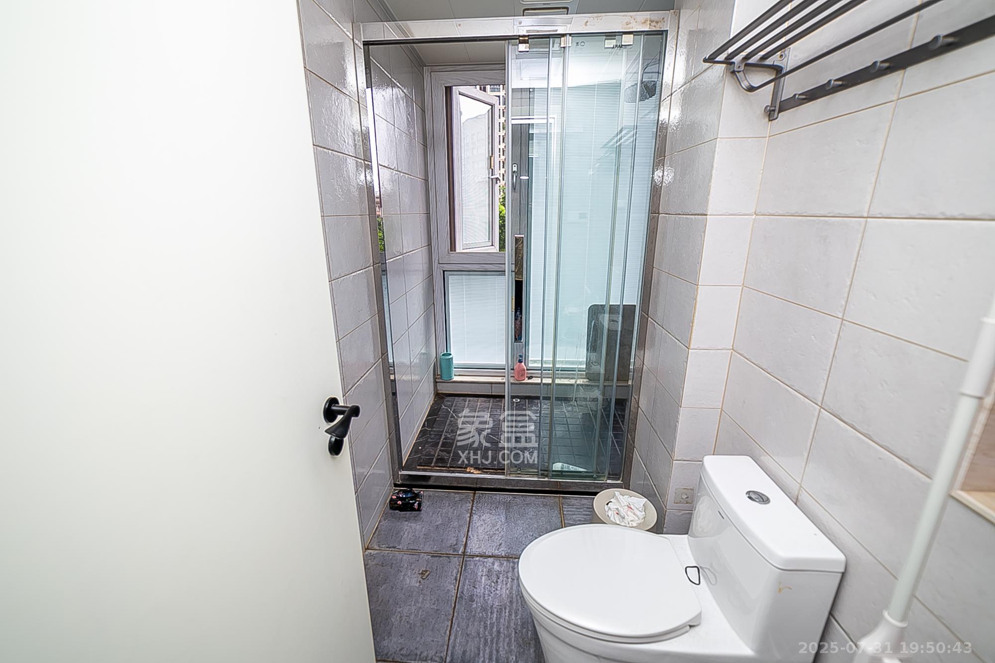 第六都（陆都小区）  5室2厅3卫    480.0万卫生间