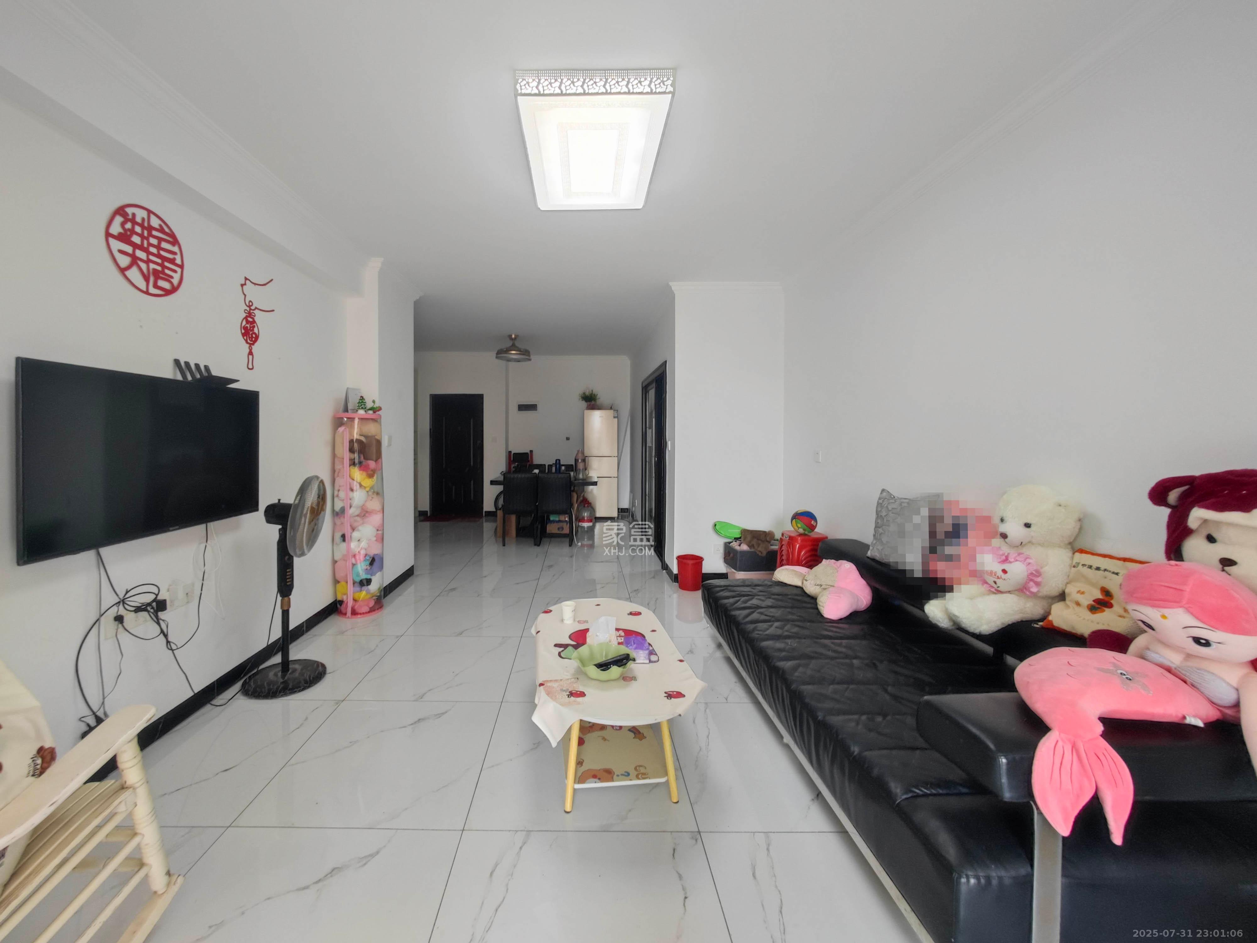 丽发新城  3室2厅1卫    63.8万客厅