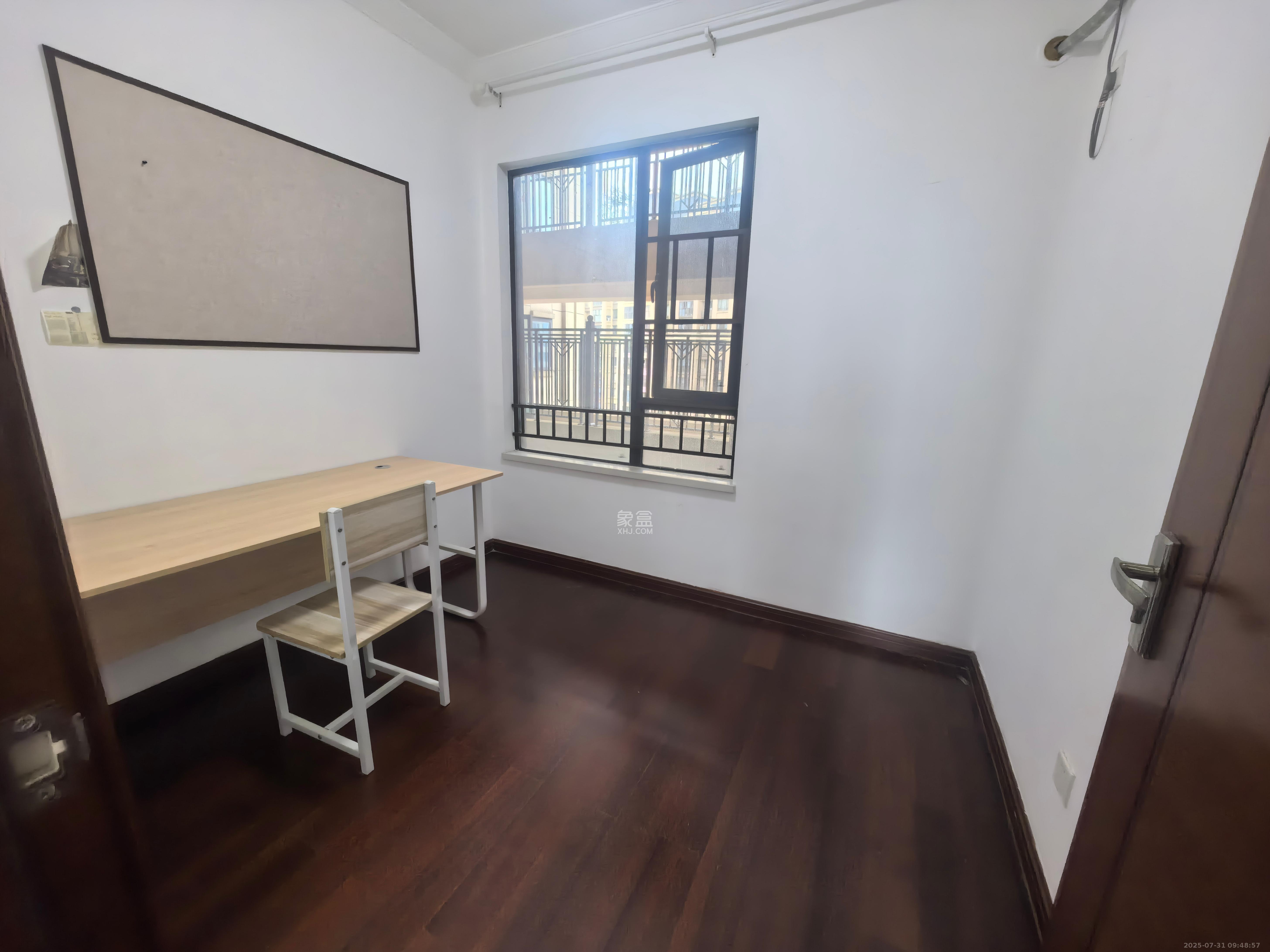 中海国际五期 3室2厅2卫 2200.0元/月 中海国际五期 3室2厅2卫 2200.0元/月室内图