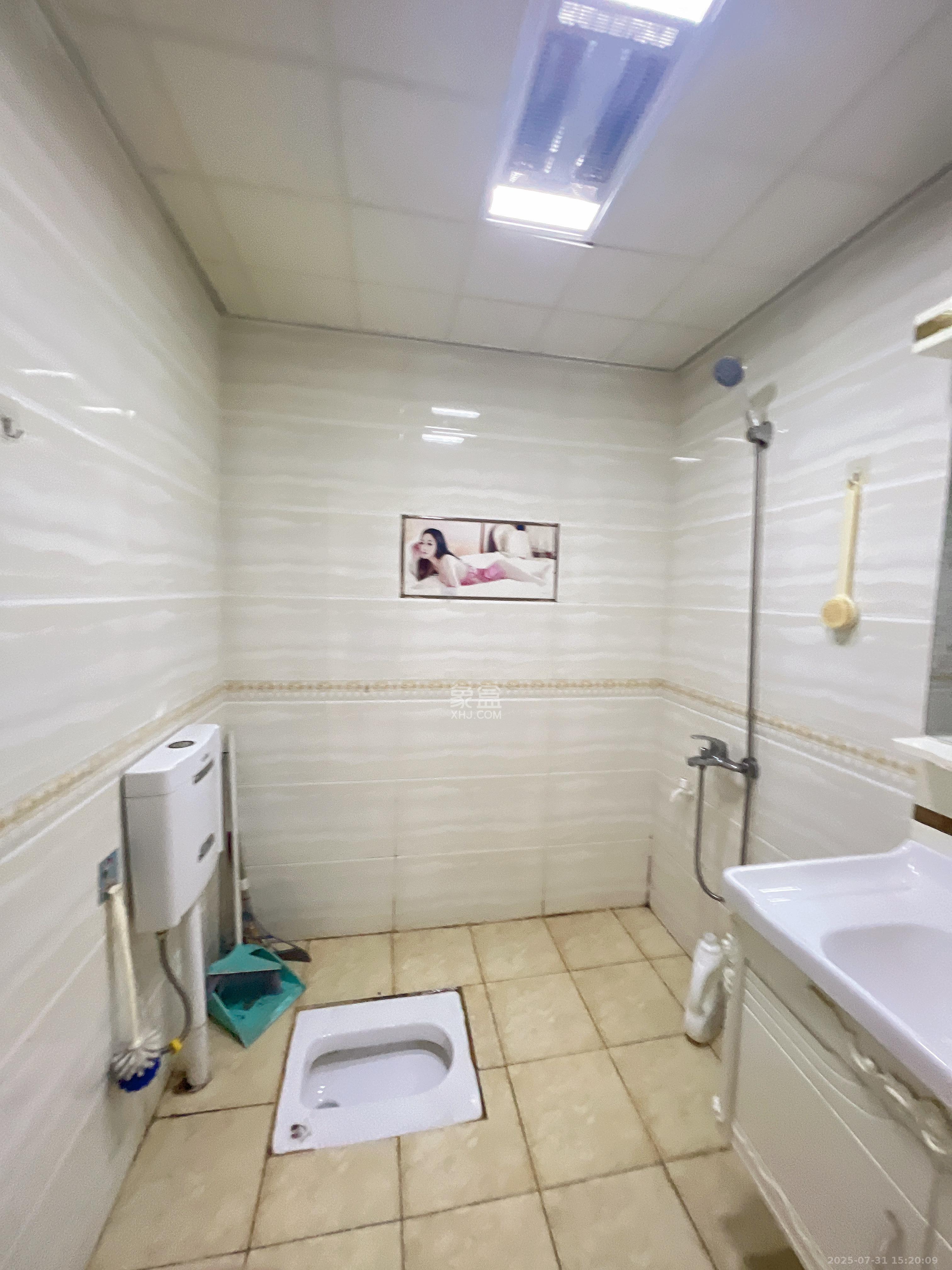 山水湾  1室1厅1卫   1300.00元/月室内图