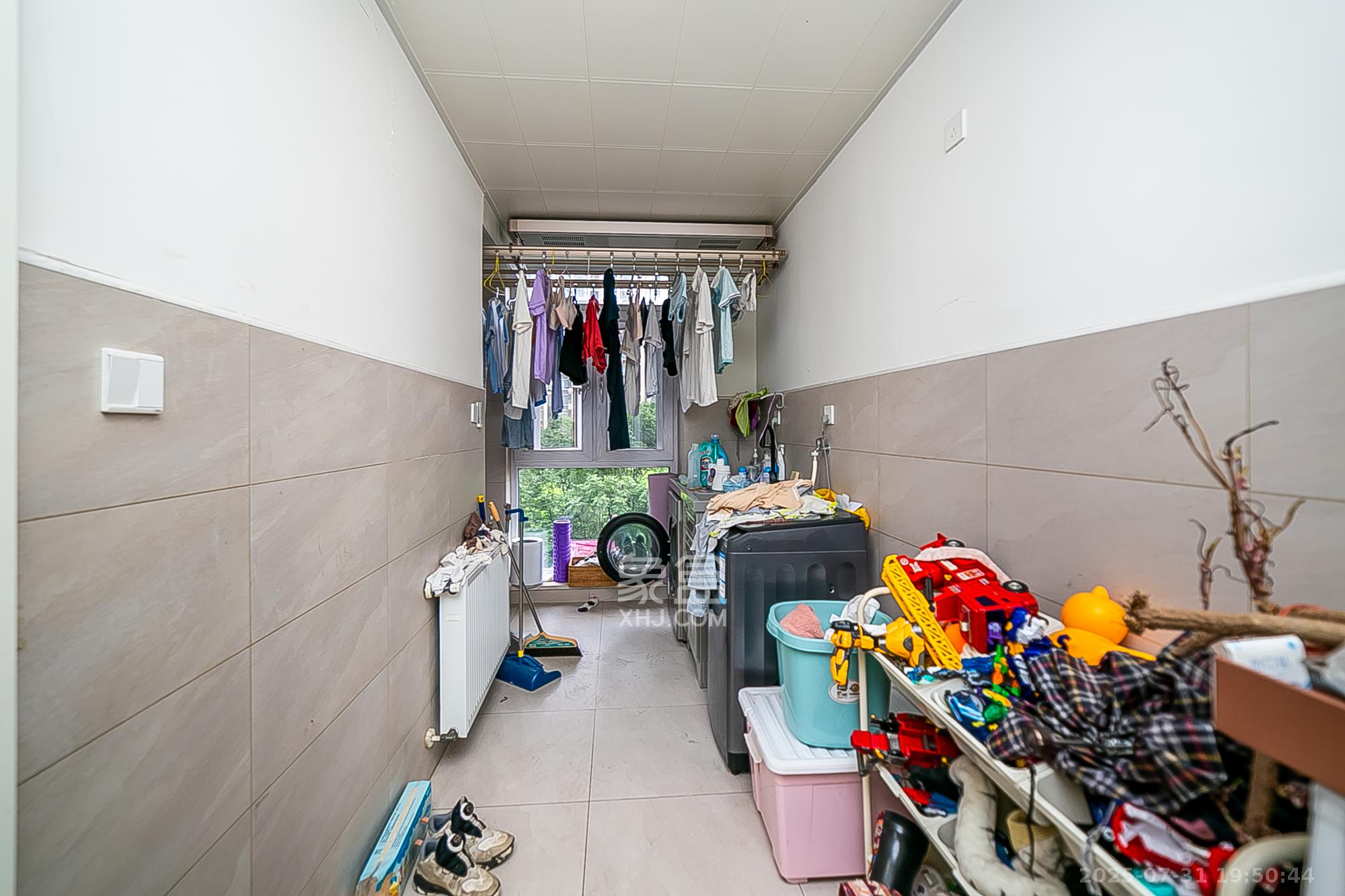 第六都（陆都小区）  5室2厅3卫    480.0万阳台