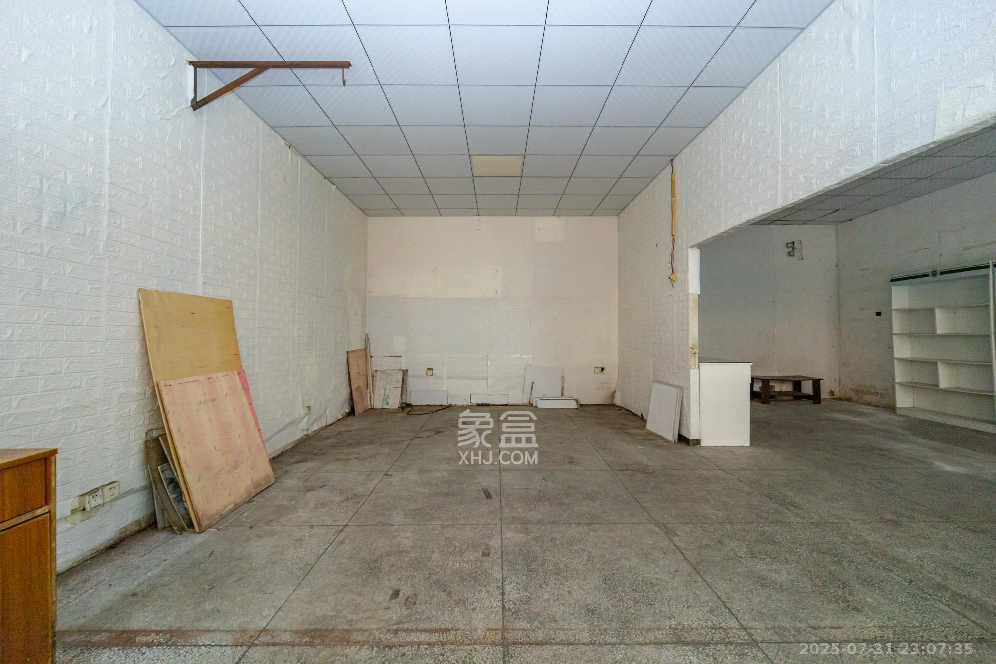 星沙六区  1室1厅1卫   55.00万客厅