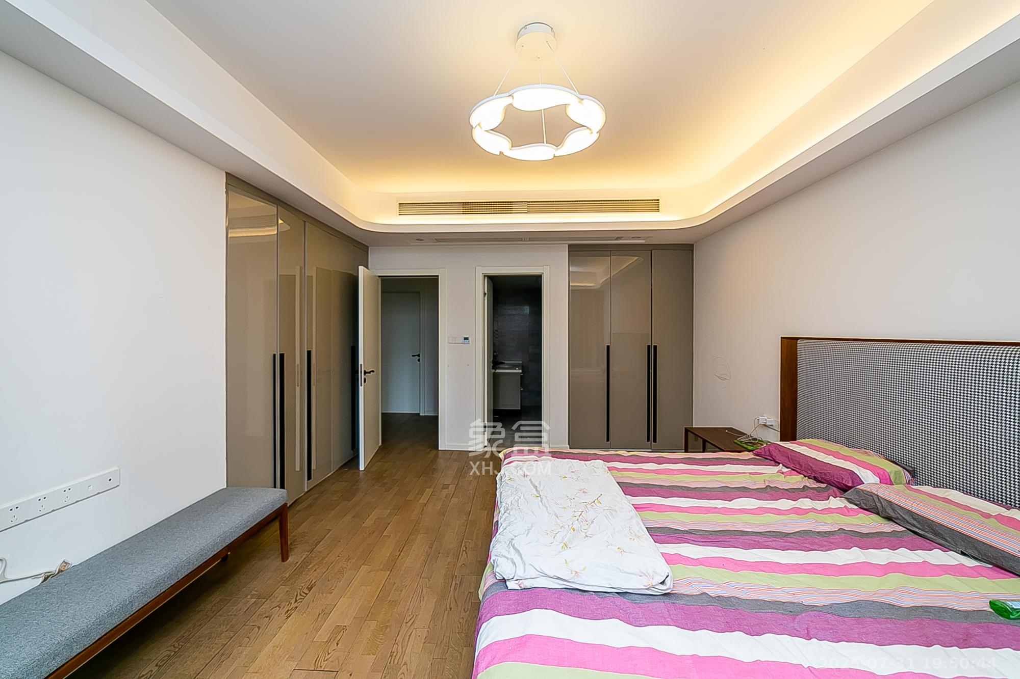 第六都（陆都小区）  5室2厅3卫    480.0万卧室