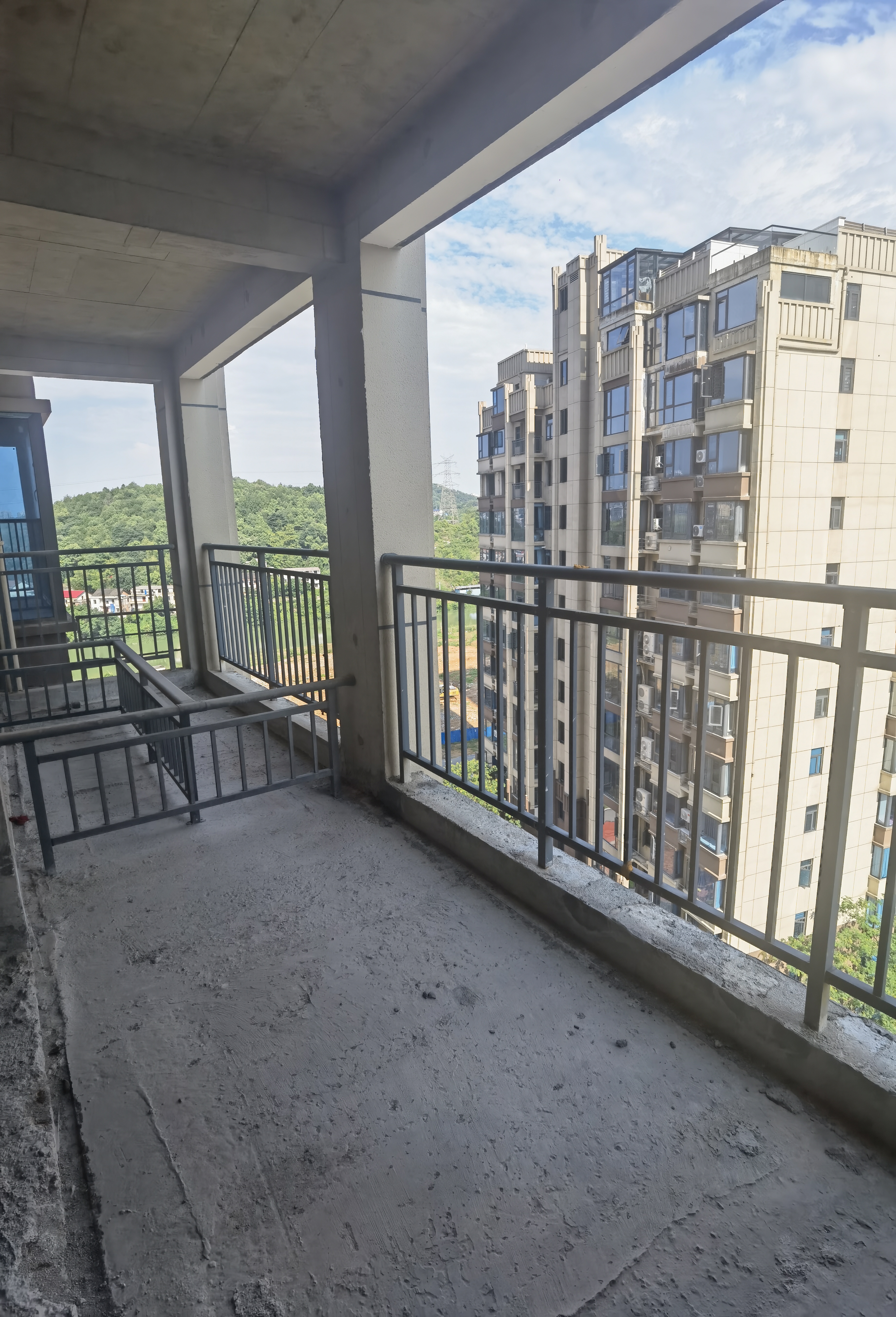 中甸.上河郡 3室2厅2卫 42.8万 中甸.上河郡 3室2厅2卫 42.8万客厅