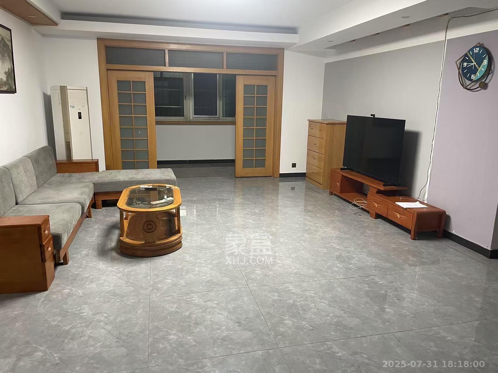 长城花园  3室2厅2卫   2600.00元/月